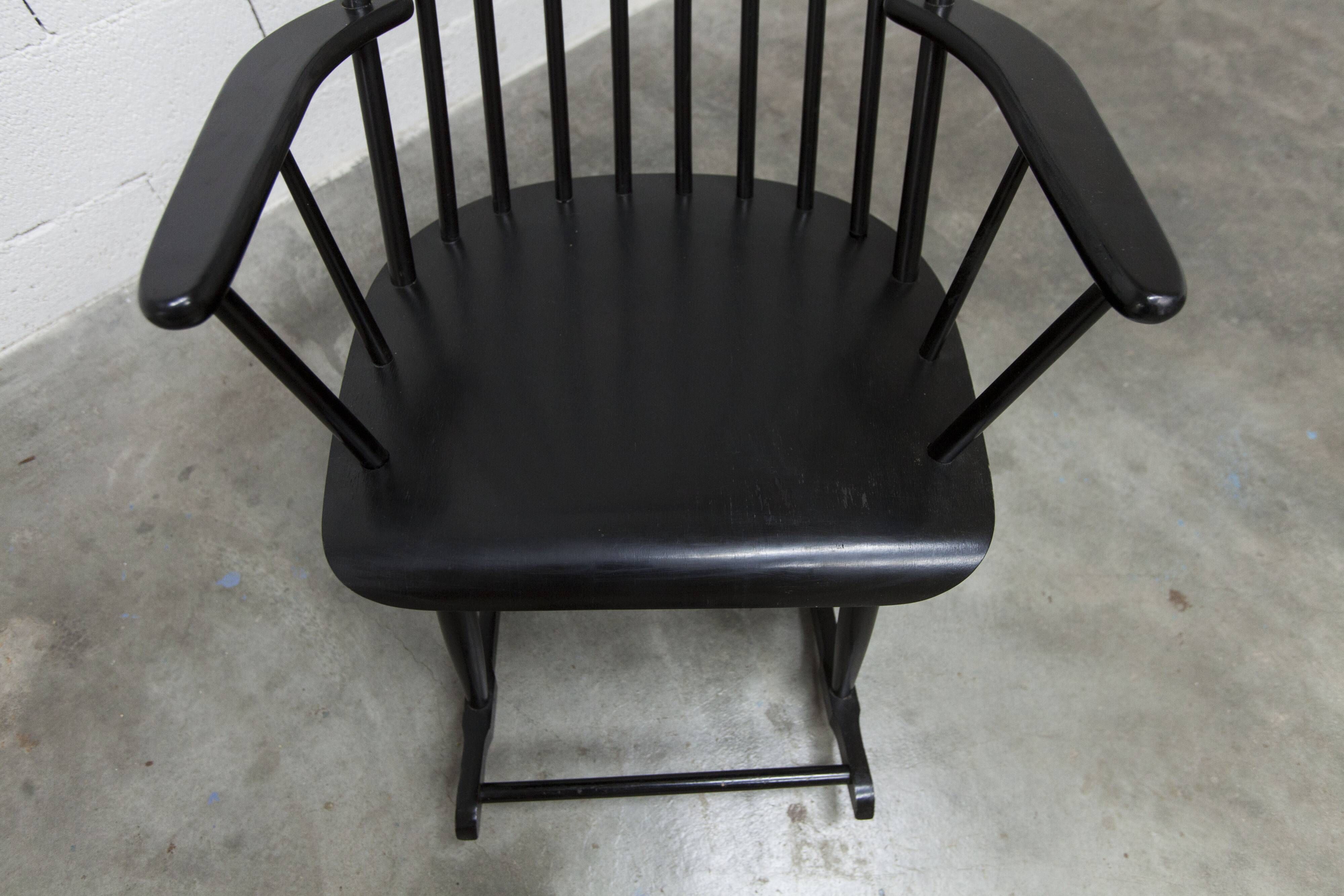 Scandinavian style rocking chair Tapiovaara 1960 in very good condition.