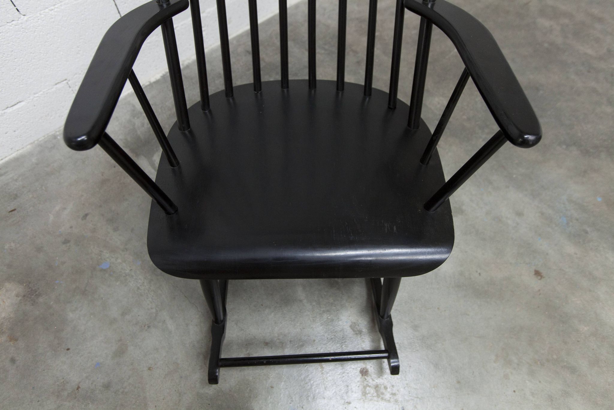 Scandinavian style rocking chair Tapiovaara 1960 in very good condition.