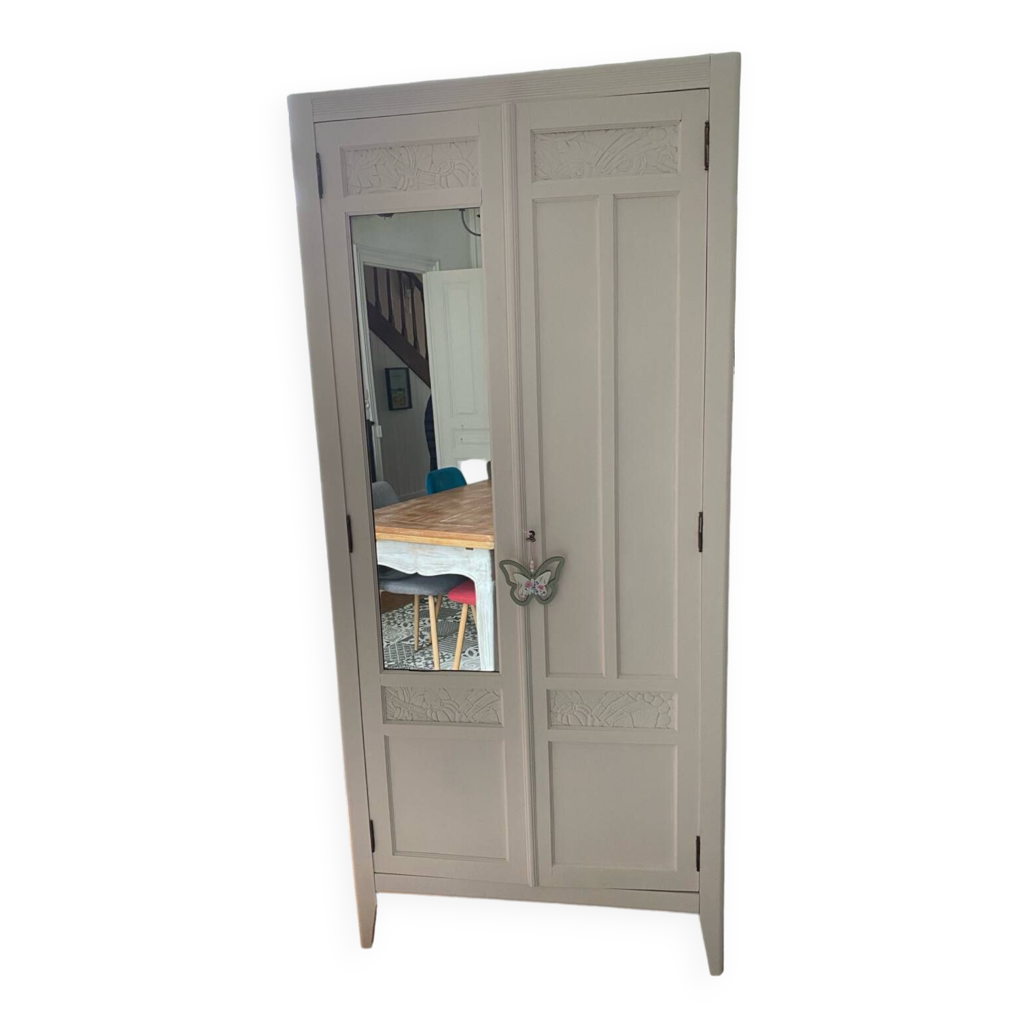 Armoire parisienne
