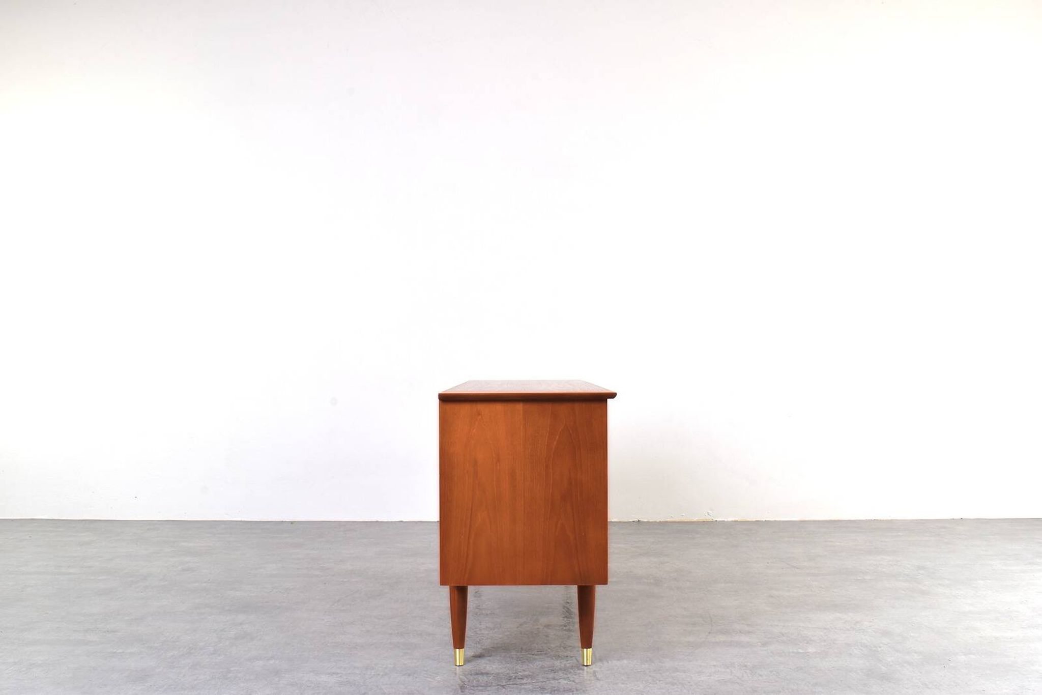 Buffet en teck du milieu du siècle par Fredrik A. Kayser, Norvège, années 1960.