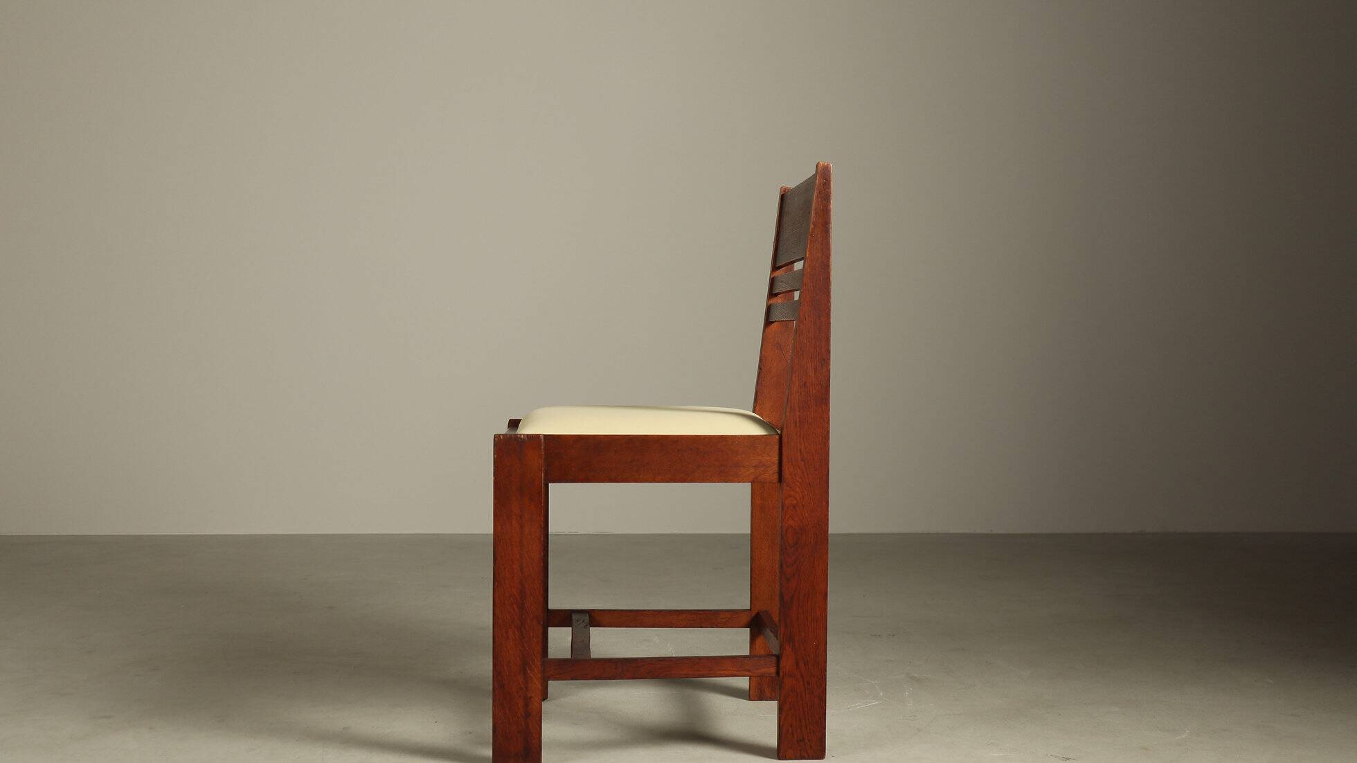 Set of 4 Dutch Hague School oak dining chairs, 1925-1935