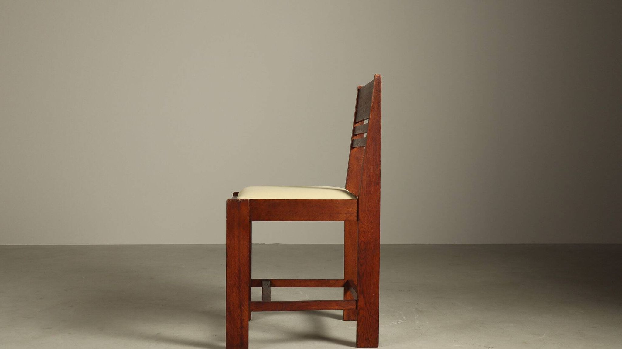 Set of 4 Dutch Hague School oak dining chairs, 1925-1935