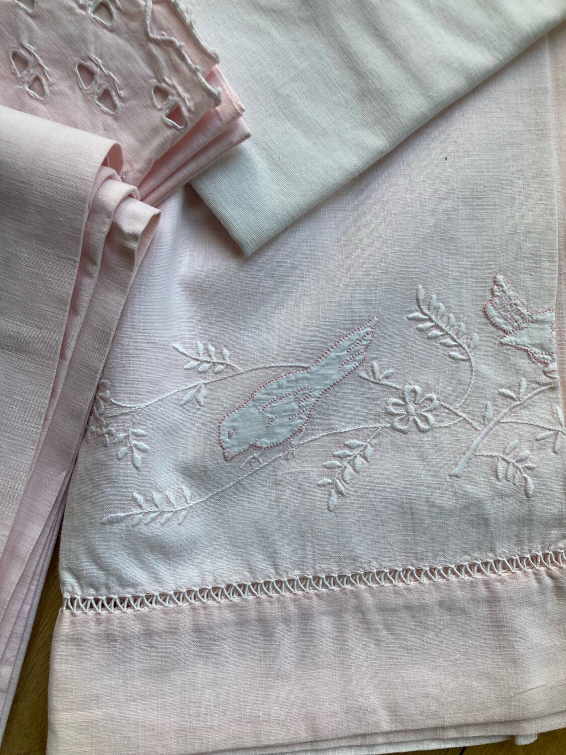 Set of embroidered baby bed sheets