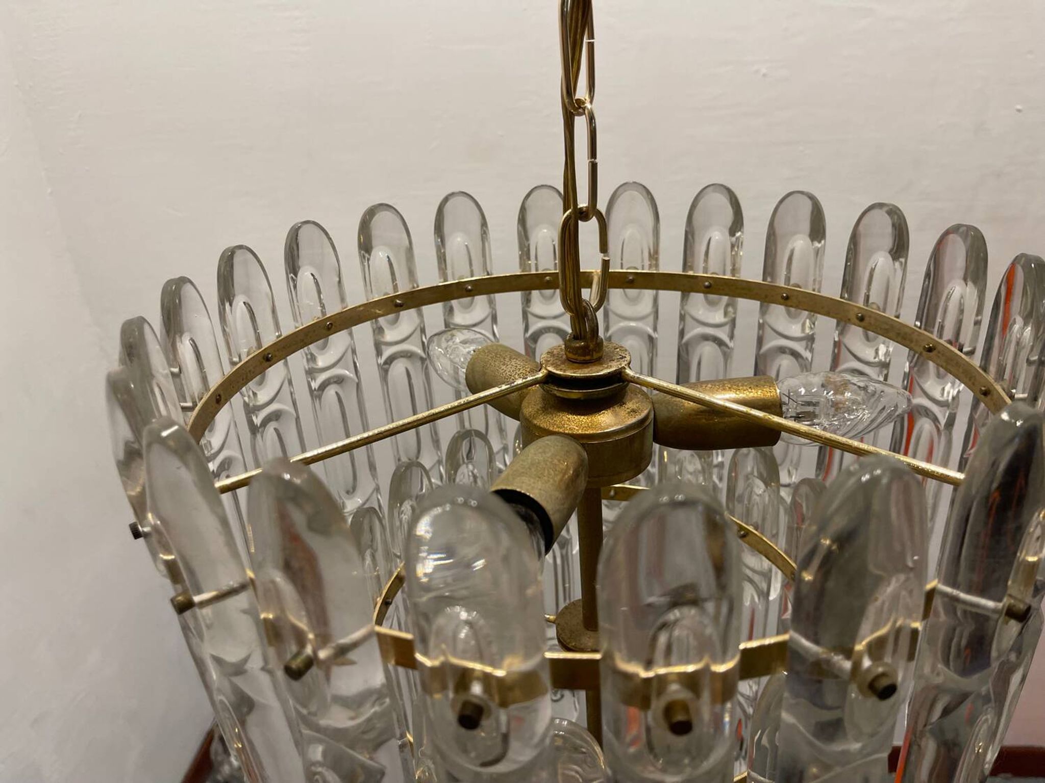 Lustre en cristal et laiton des années 1970