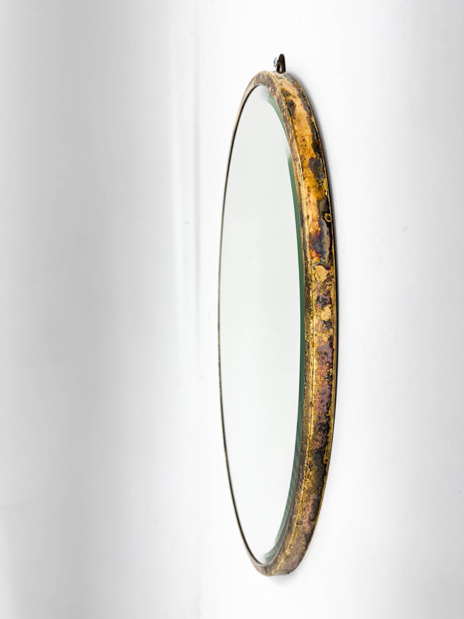 Miroir mural vintage en laiton à facettes, France