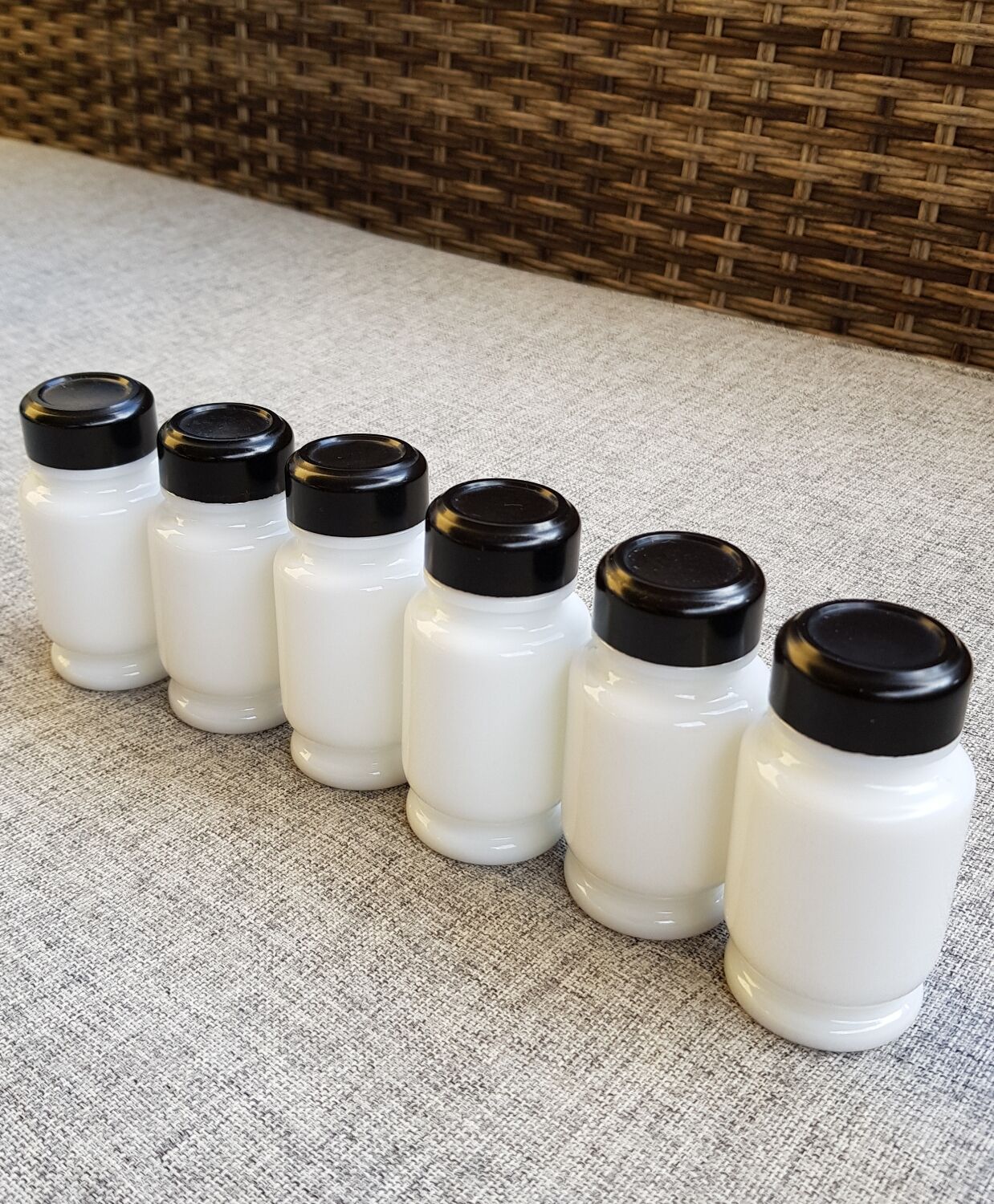 Lot de 6 pots à épices en opaline