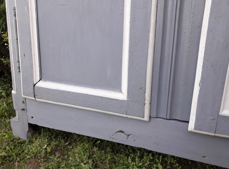 Lyon's 18th-18th-painted walnut façade rechampi