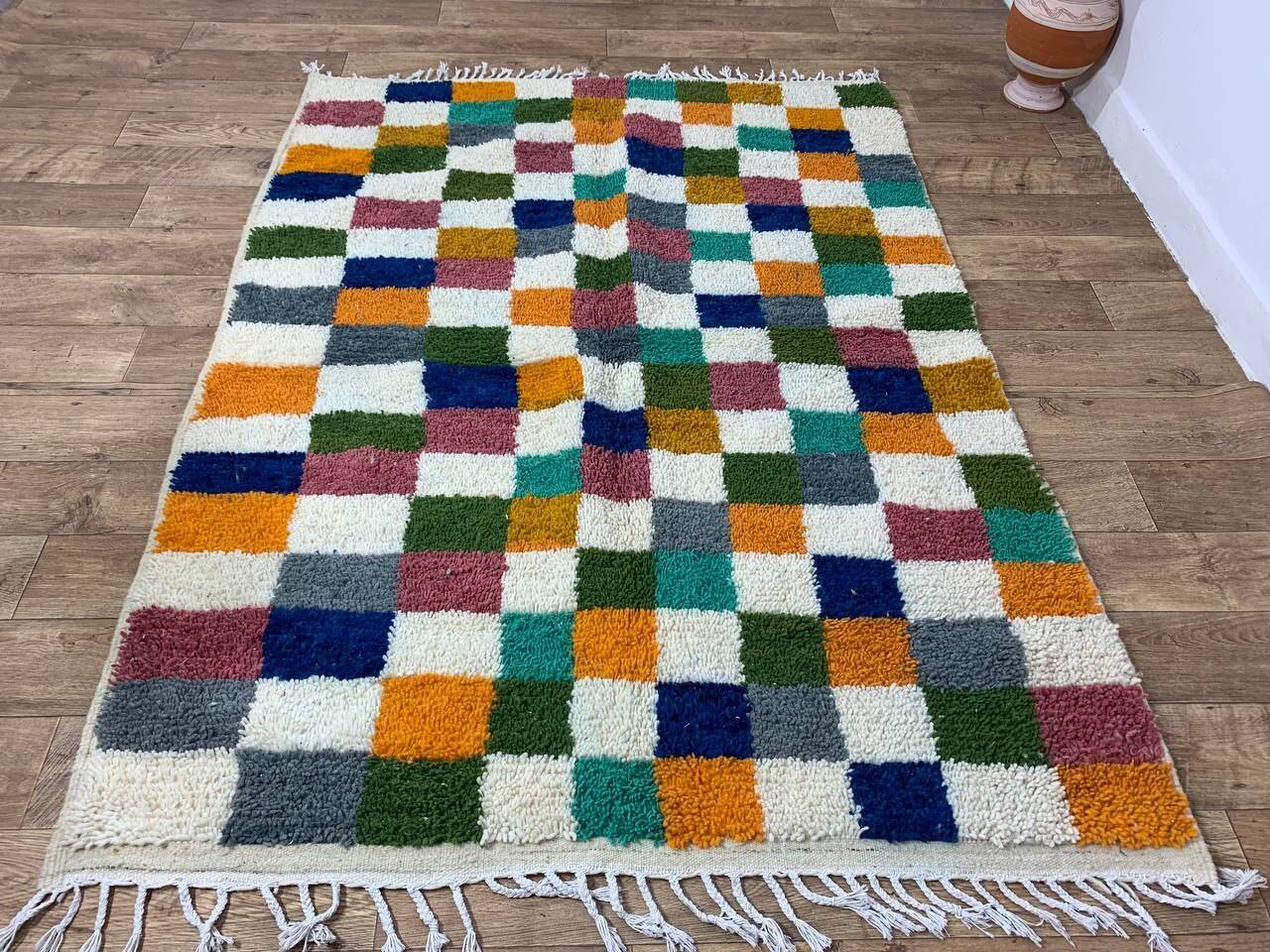 Handcrafted moroccan berber rug 213 x 160 cm