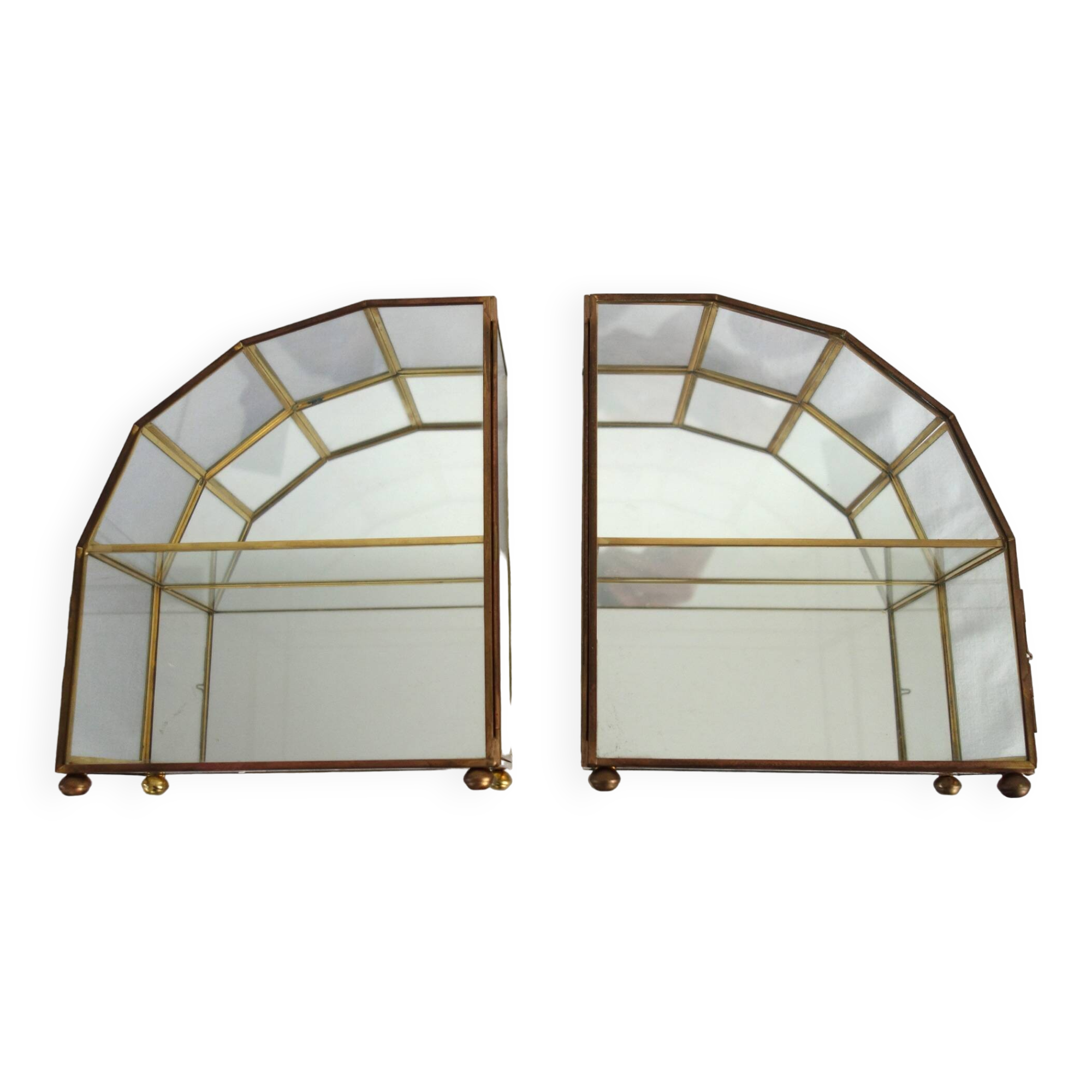 Pair of display cases in gilded brass, glass, mirror from the 60s