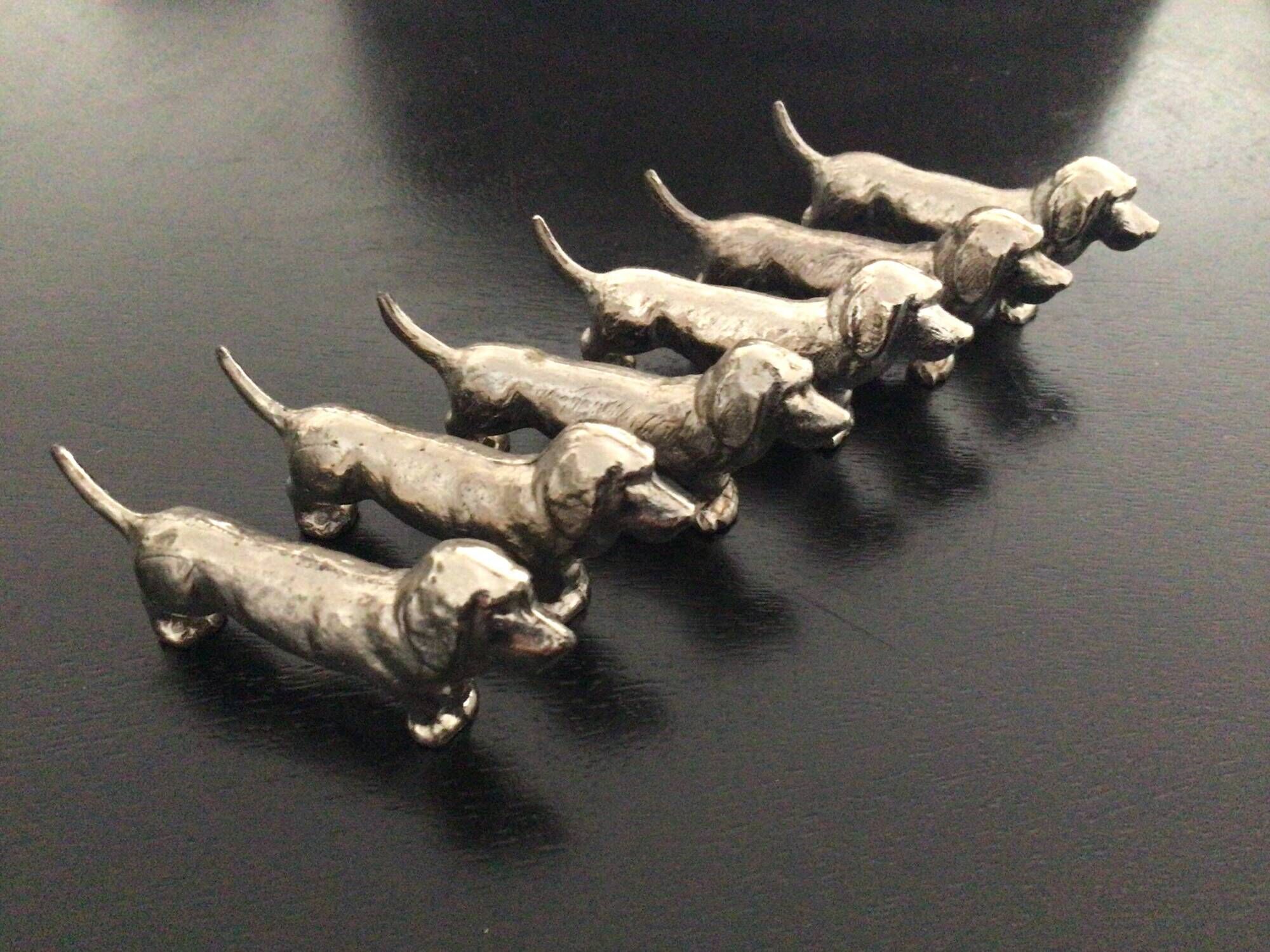 Basset hound knife rest