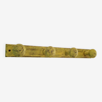 Porte-manteaux - patère ancien en bois jaune patiné