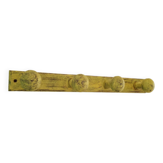 Porte-manteaux - patère ancien en bois jaune patiné