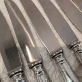 12 silver-plated metal dessert knives with rocaille ribbon decoration, 21.4 cm