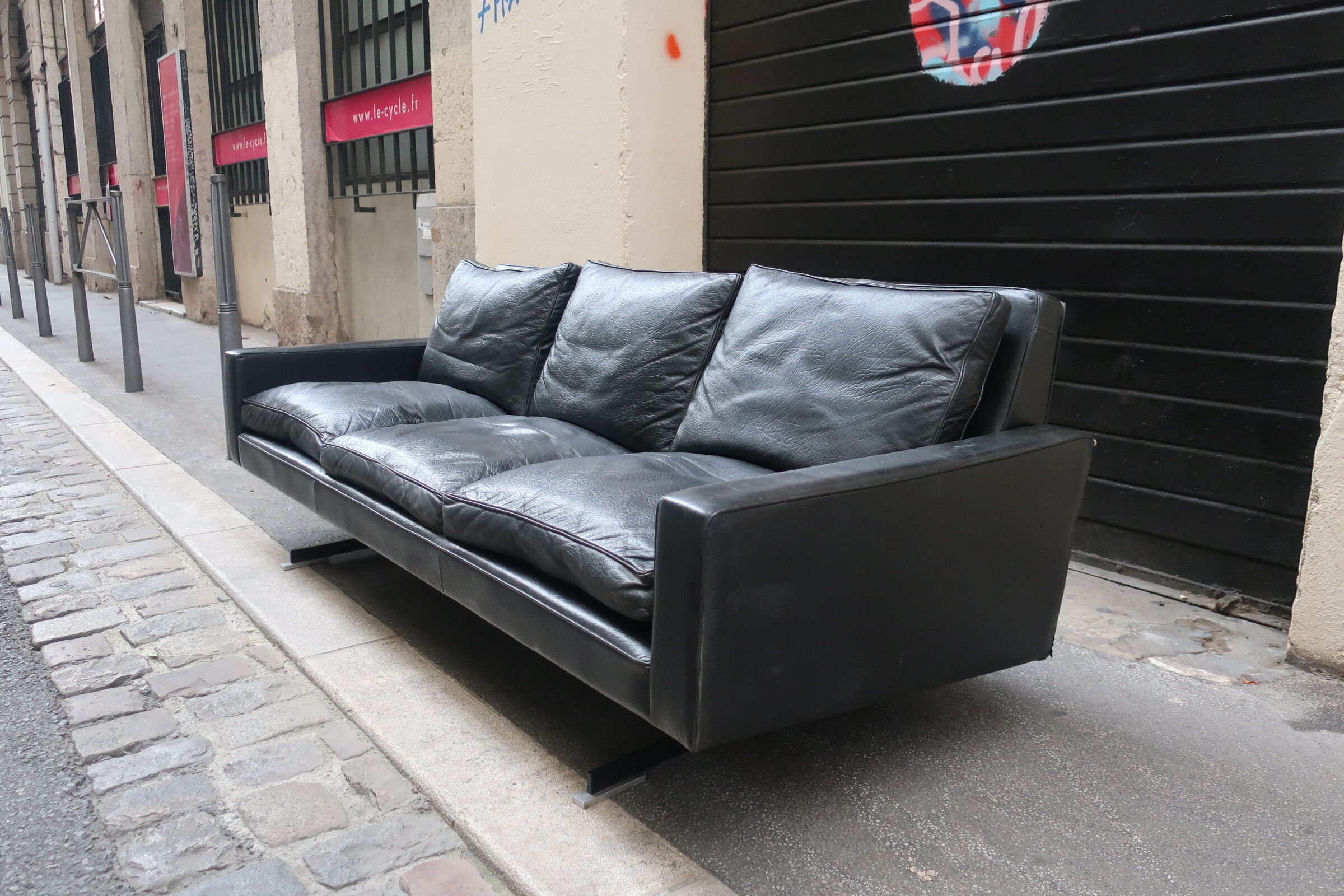 Leather sofa from the 70s chrome footing