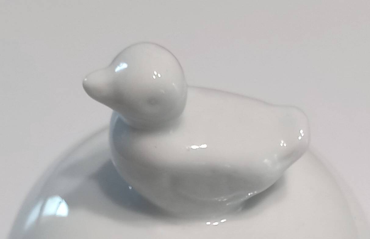 Small butter dish in porcelain