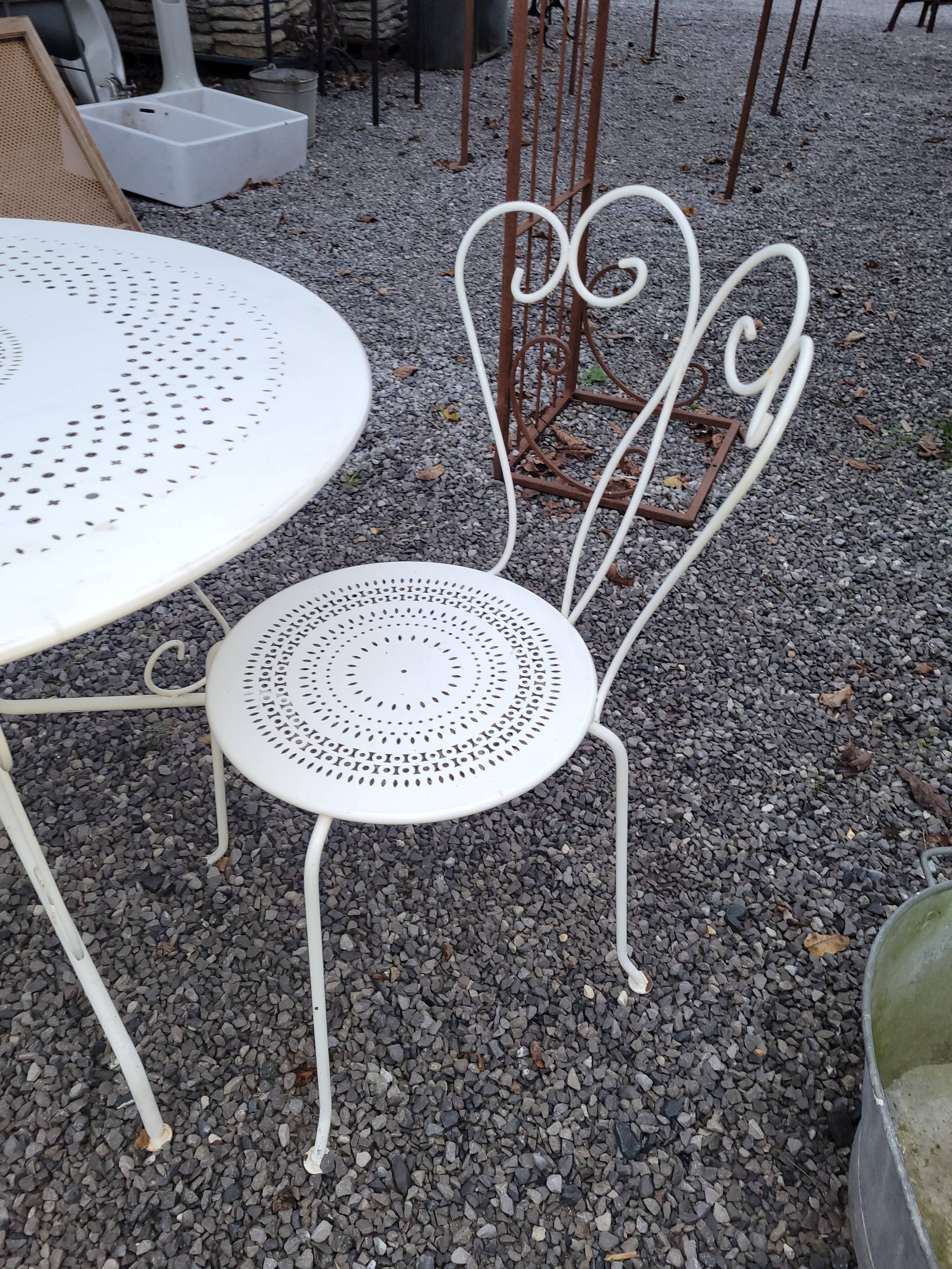 Salon de jardin table plus 2 chaises