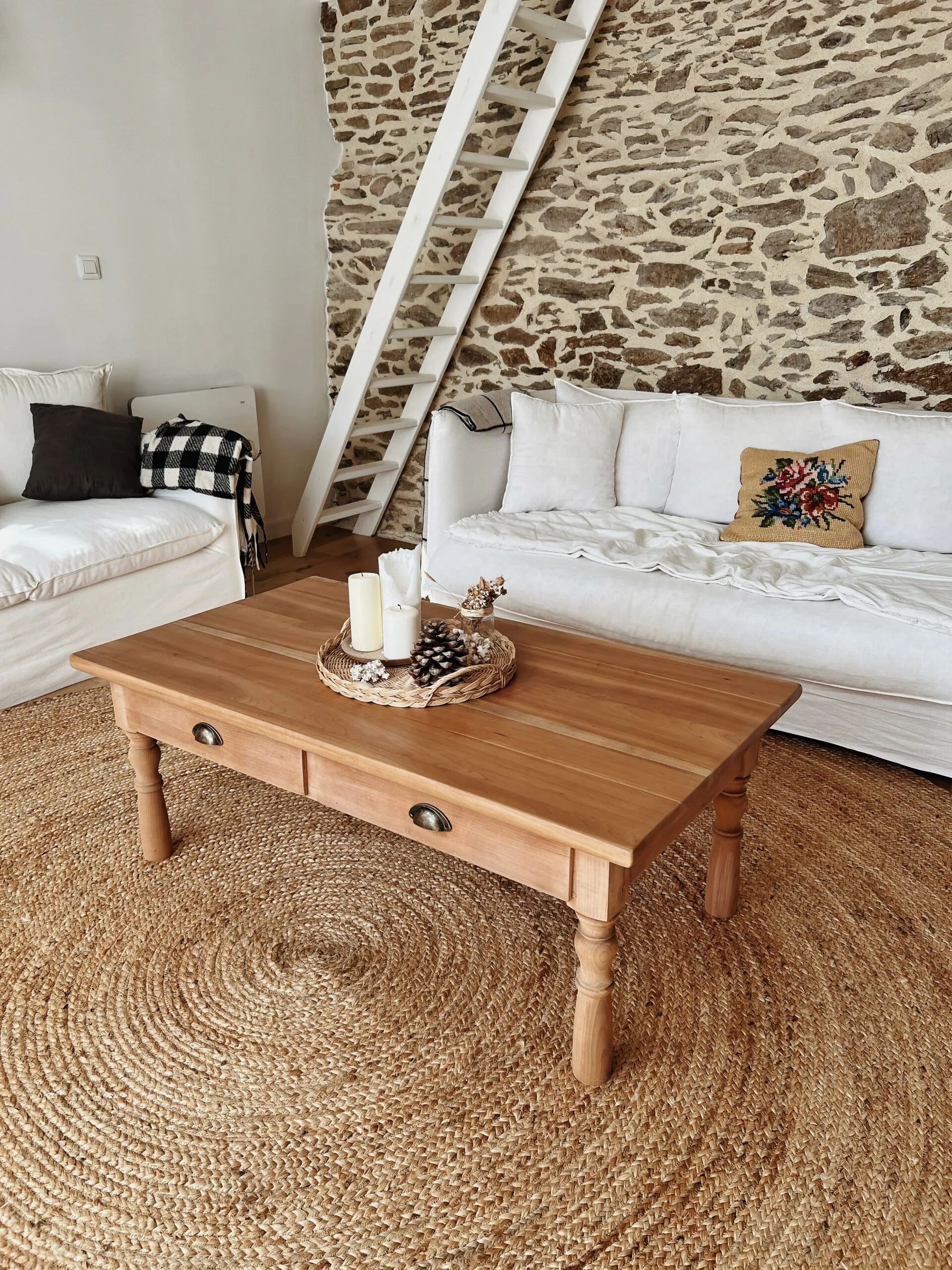 Coffee table in solid cherry wood