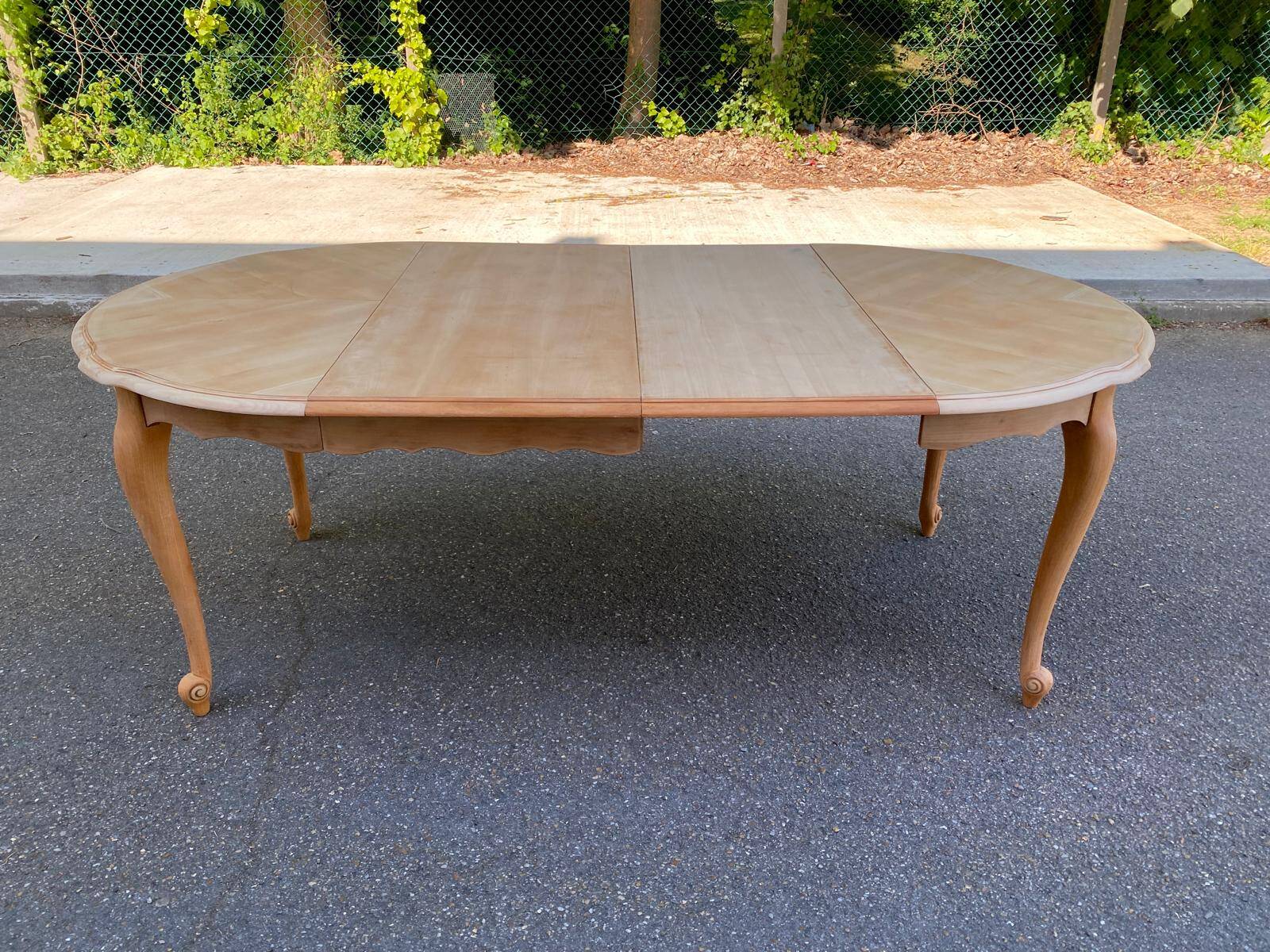 Renovated Louis XV extendable round dining table 205cm
