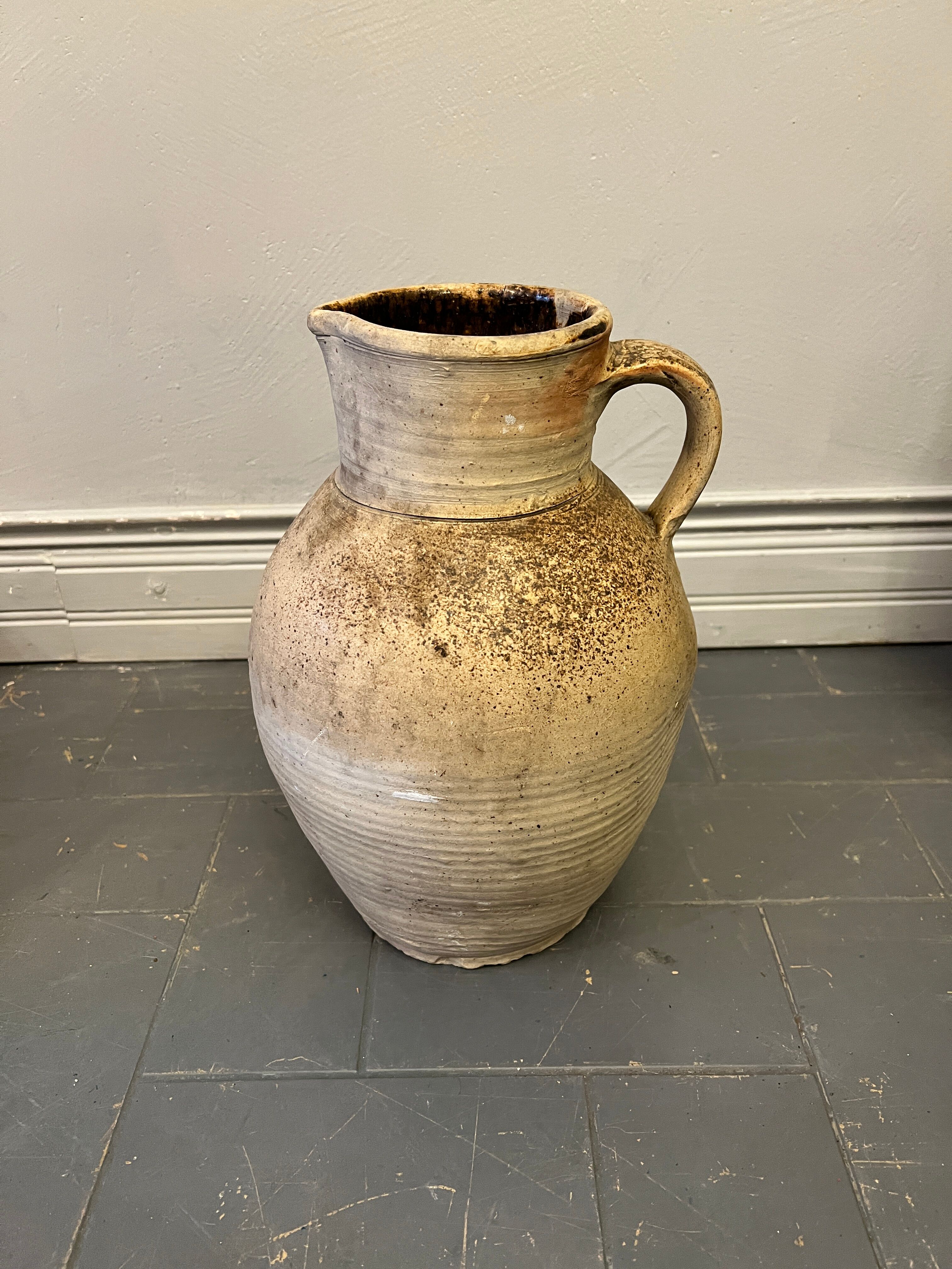 BHV - Old sandstone pitcher