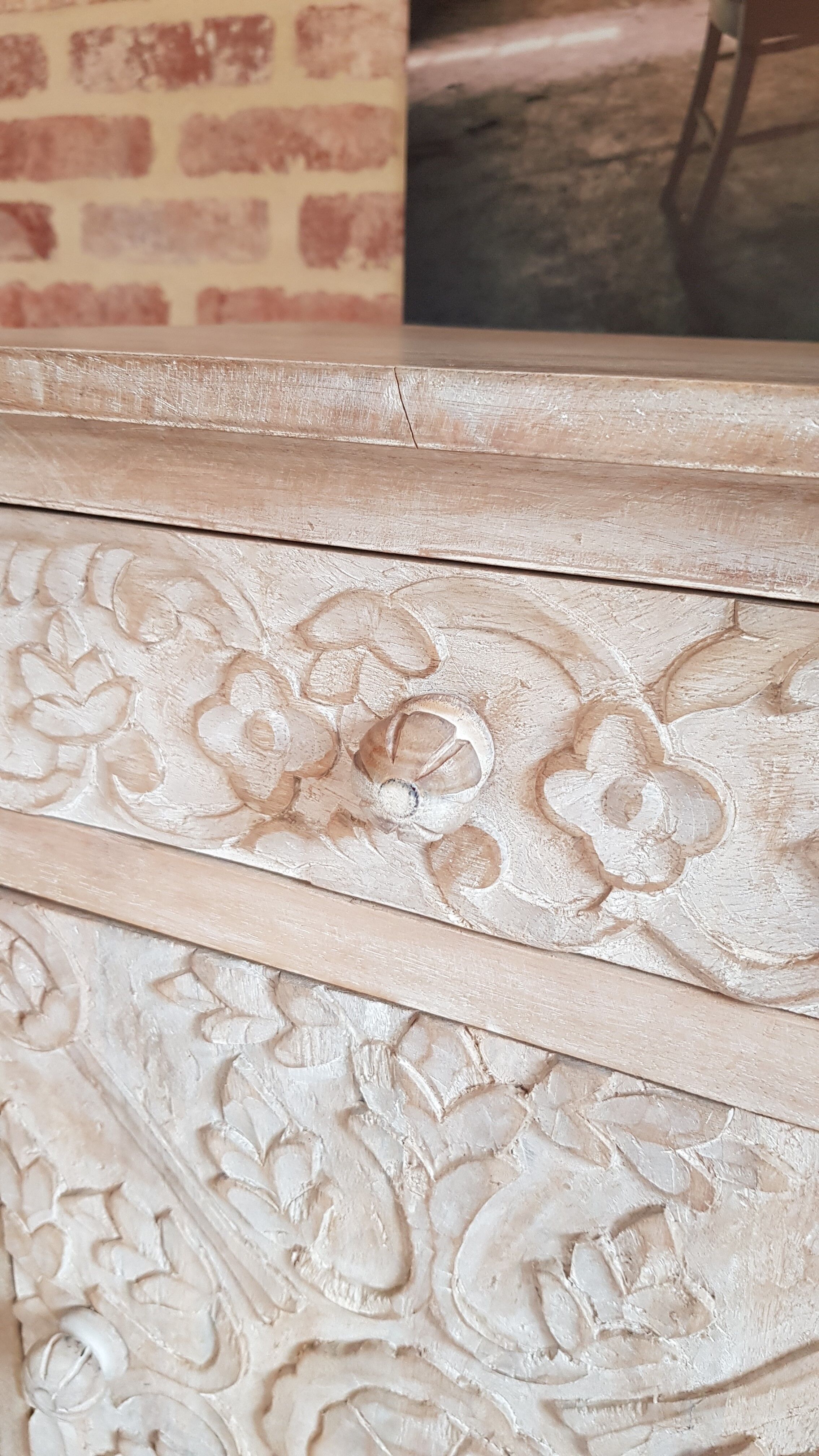 Chiseled mango tree bedside