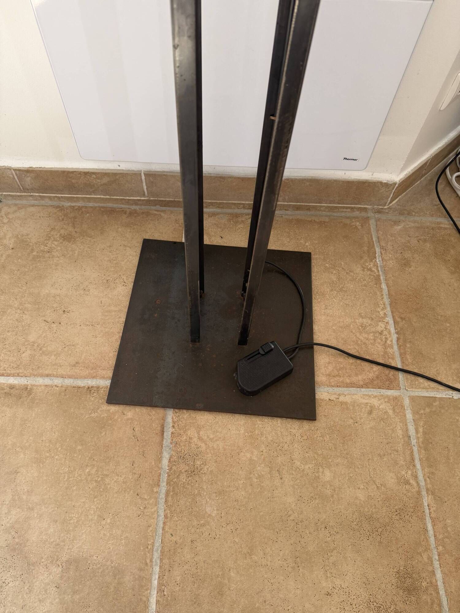 Lampadaire halogène vintage Elleluce – vasque cuivre & structure acier