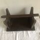 Ancien petit banc sculpté à la main