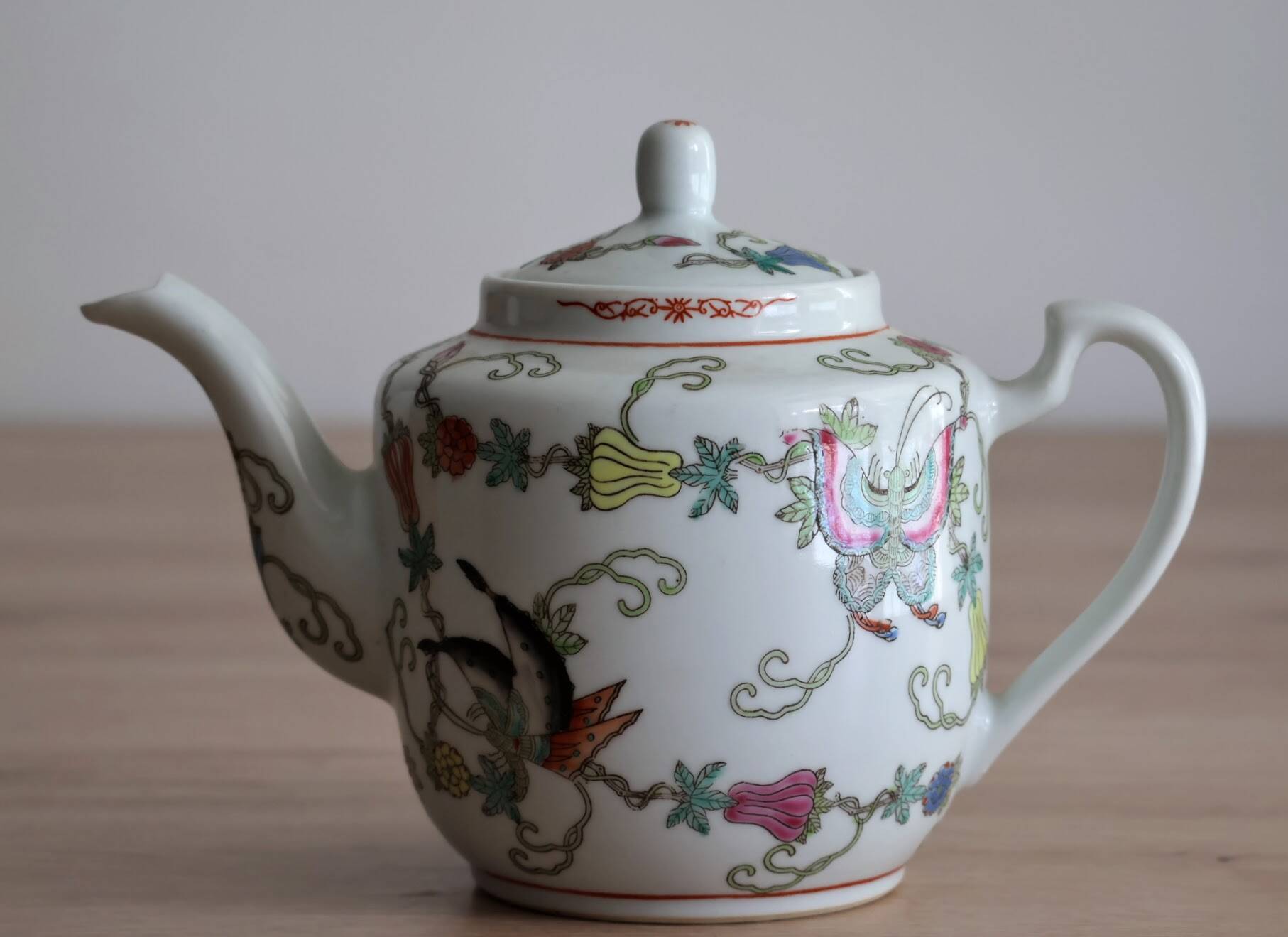 Chinese hand painted teapot Jingdezhen