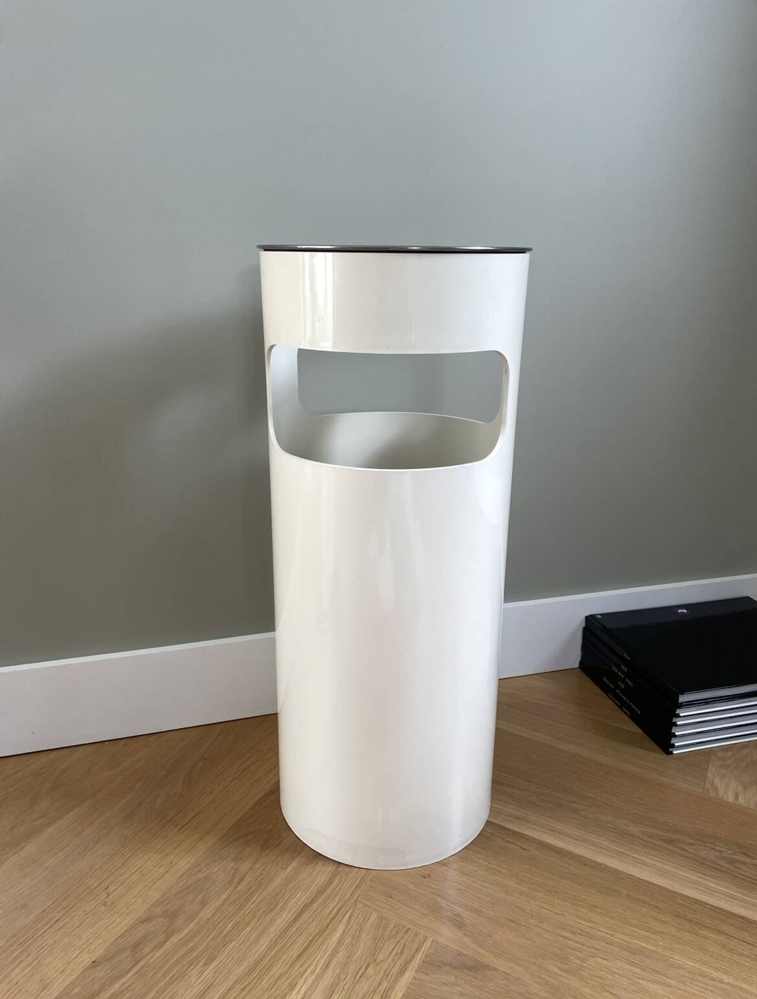 Umbrella stand by designer Gino Colombini for Kartell (model 4610-50)