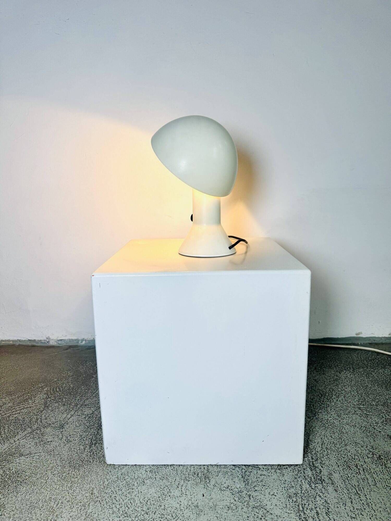Model 685 ‘Elmetto’ Table Lamp In White Abs By Elio Martinelli For Martinelli Luce, Italy 1970S