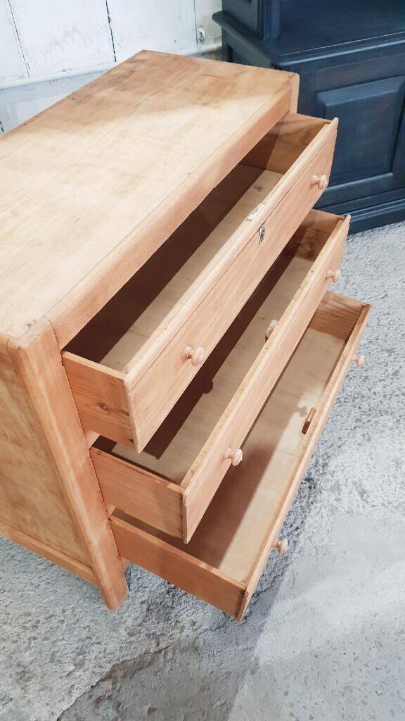 Vintage chest of drawers