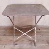 Table de jardin en fer