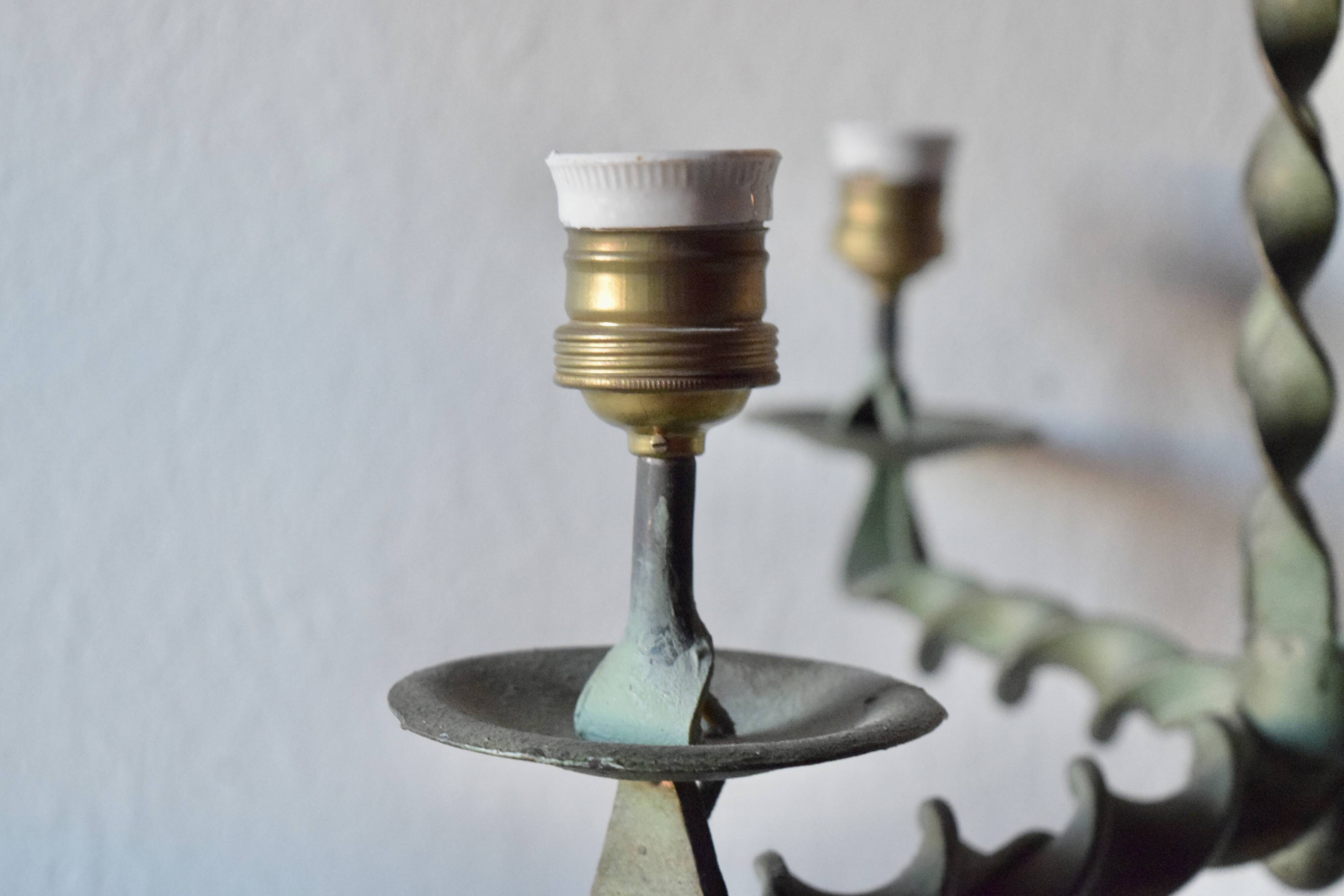 Ancien lustre en fer forgé