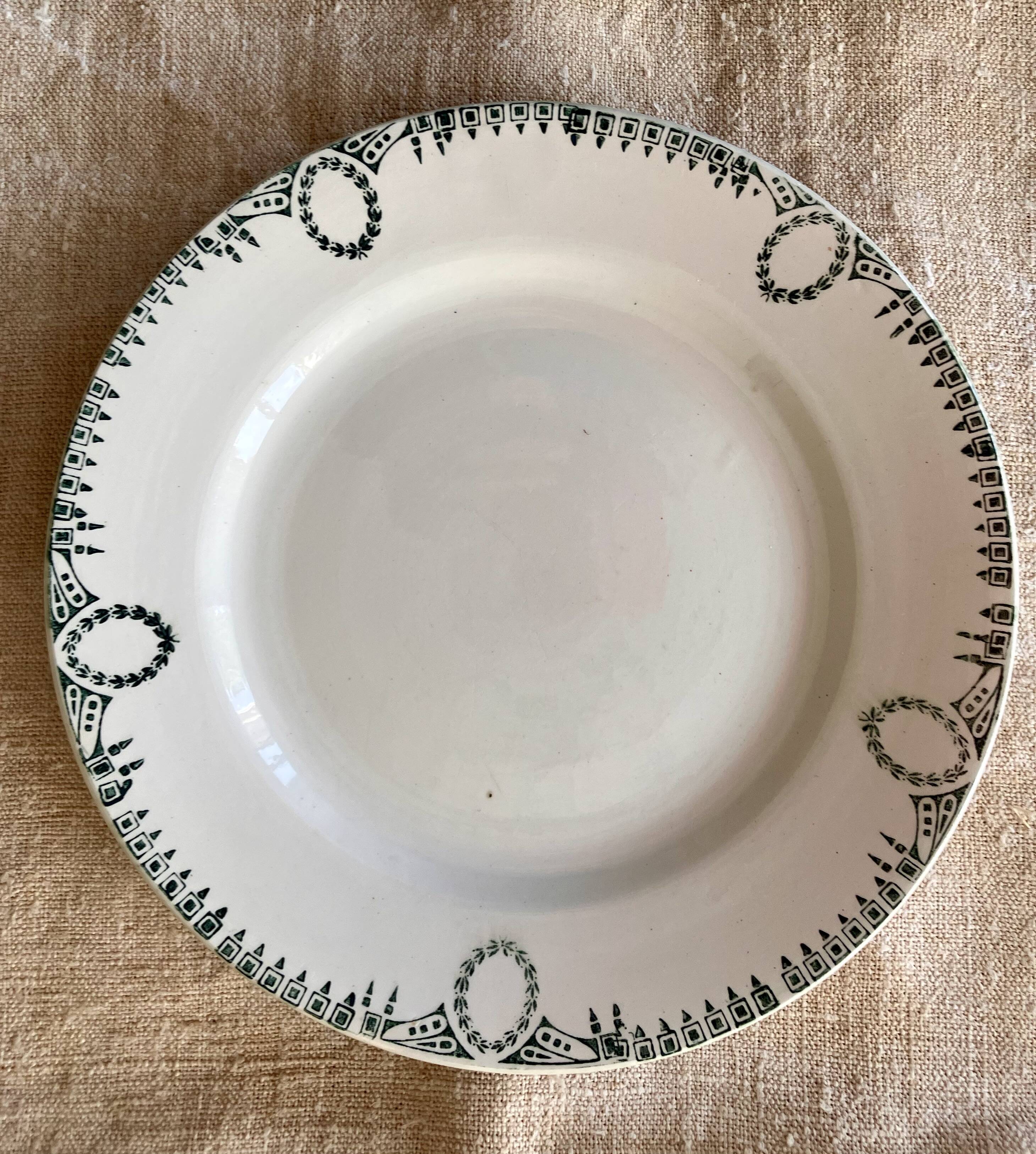 7 flat plates St Amand ironstone model 418