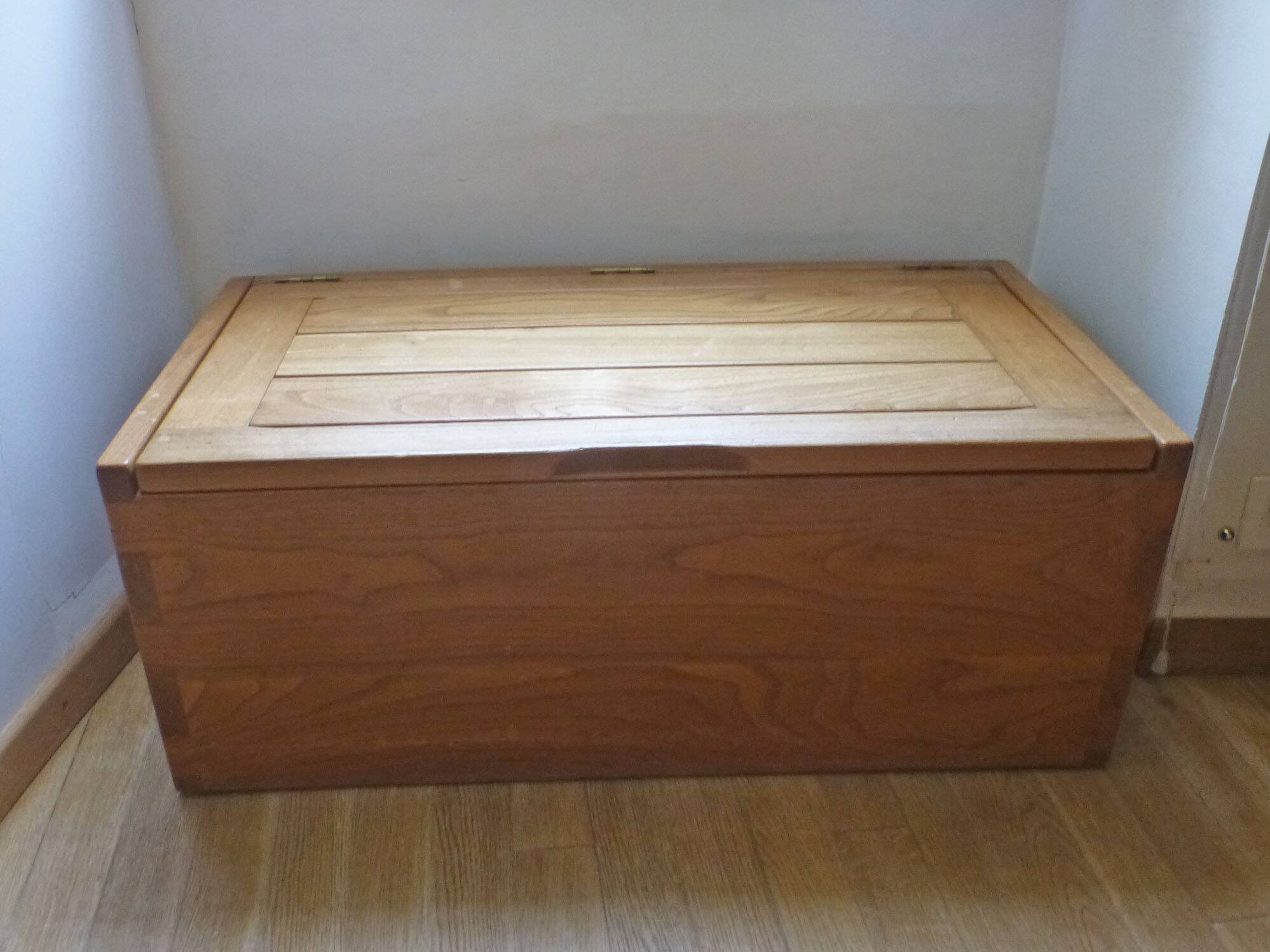 Regain chest in solid elm 1970