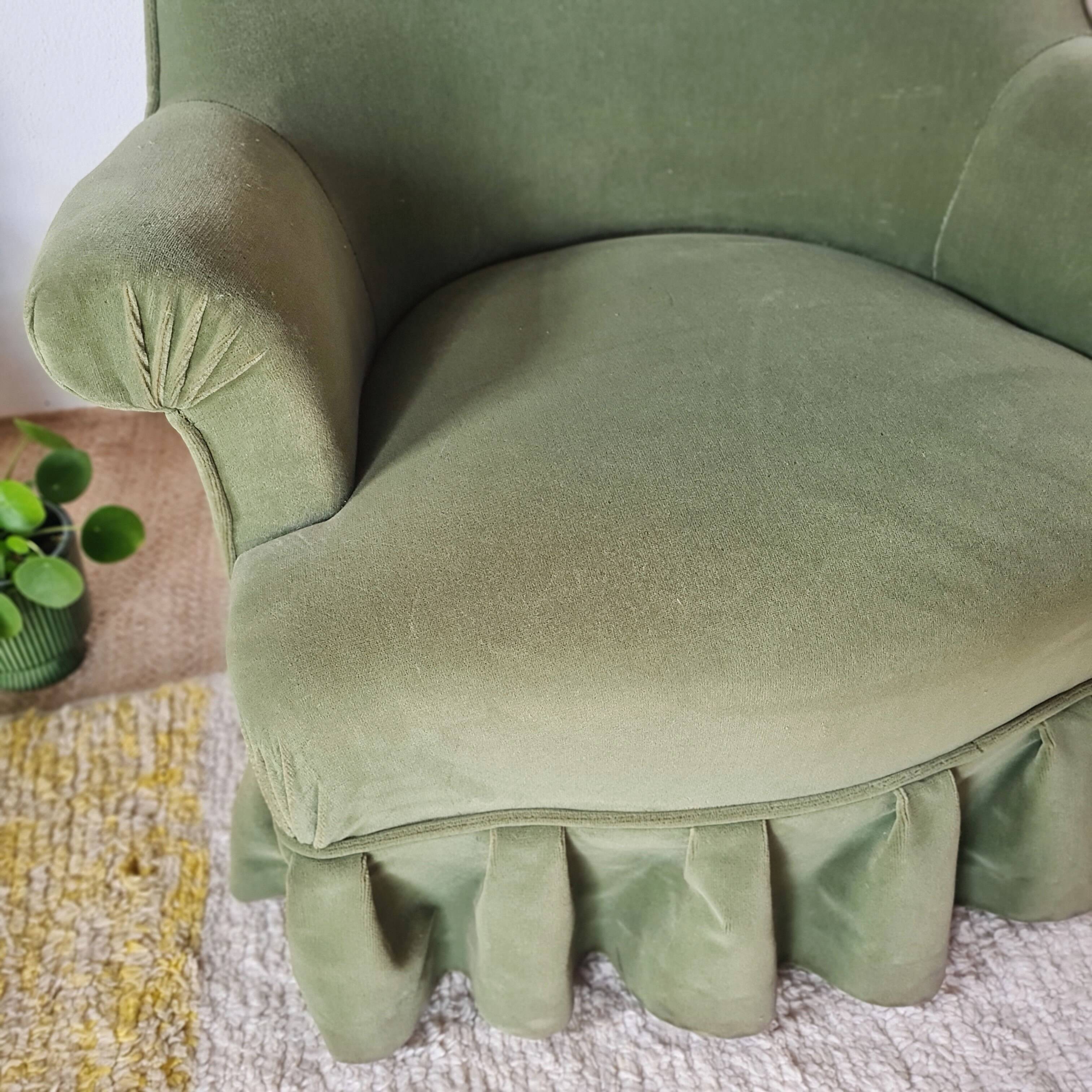 Antique crapaud armchair - green velvet