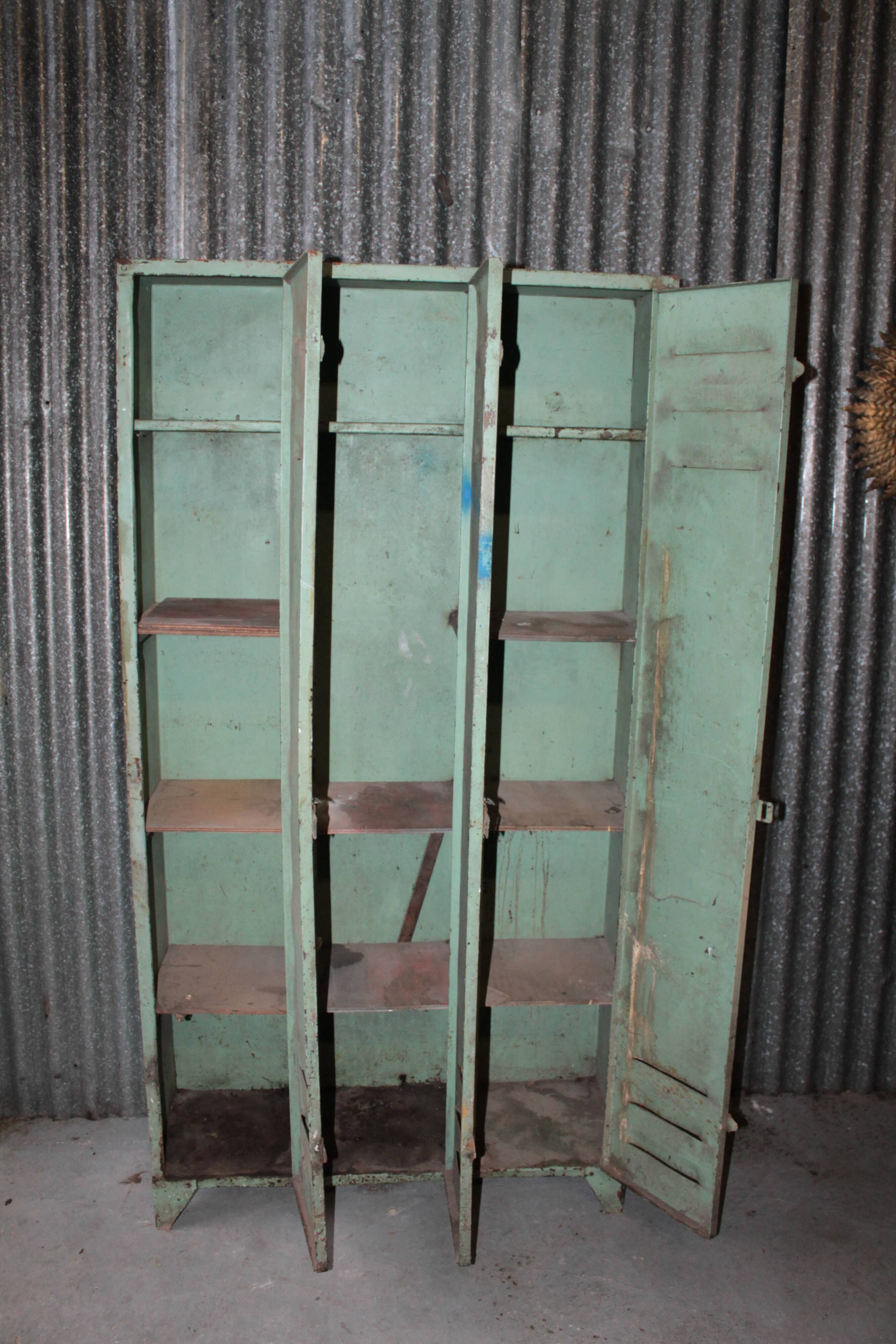 Metal cabinet, 3 door lockers