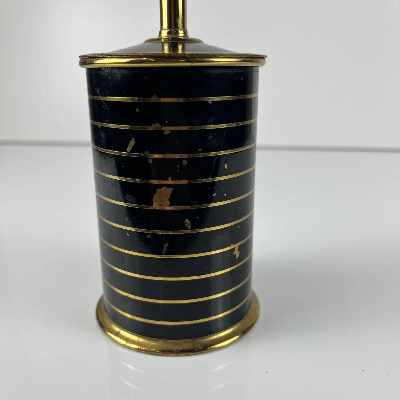 Distributeur, porte-cigarettes en métal noir et doré, 1960-70