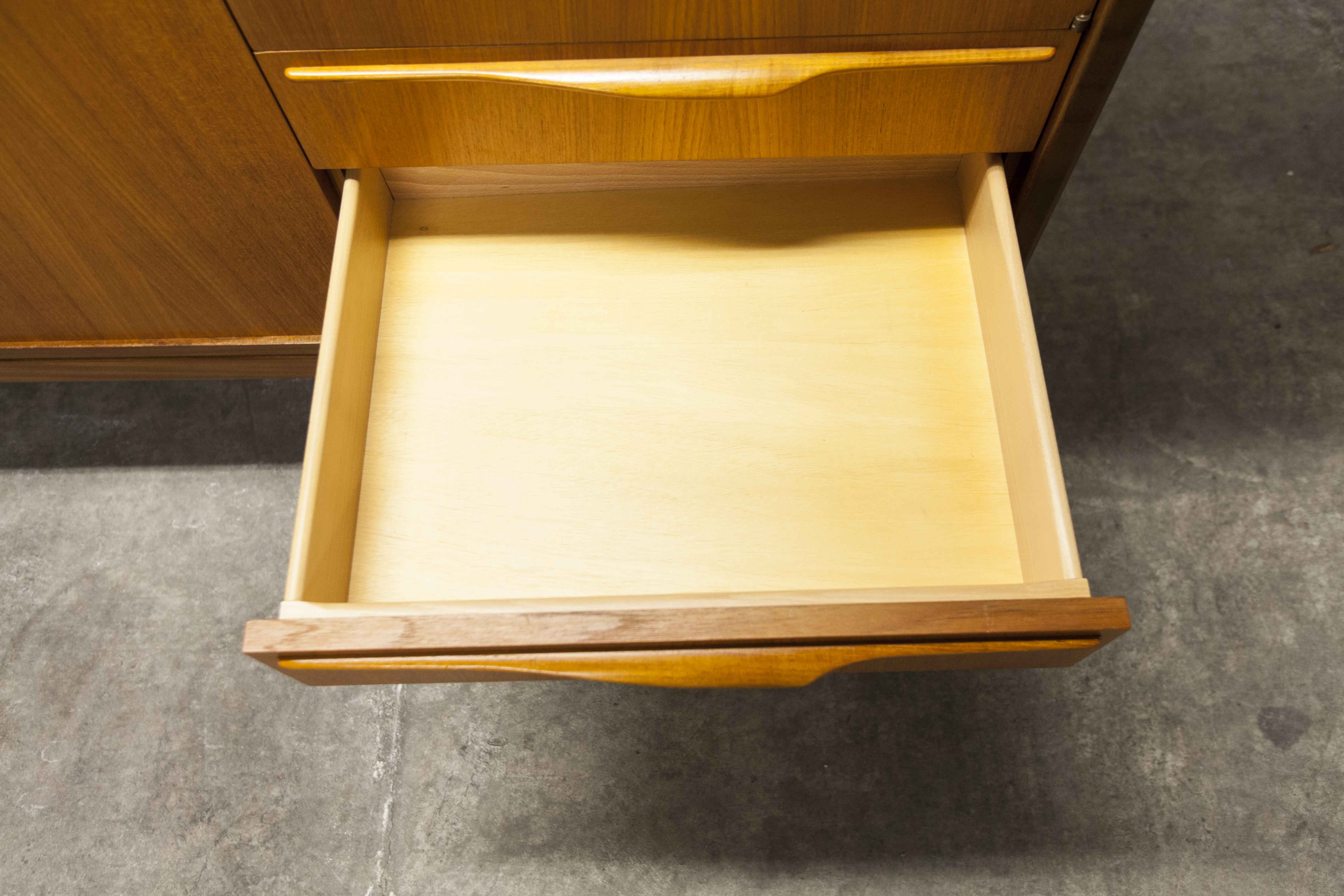 Armoire scandinave en teck 1969 NF Ameublement 202