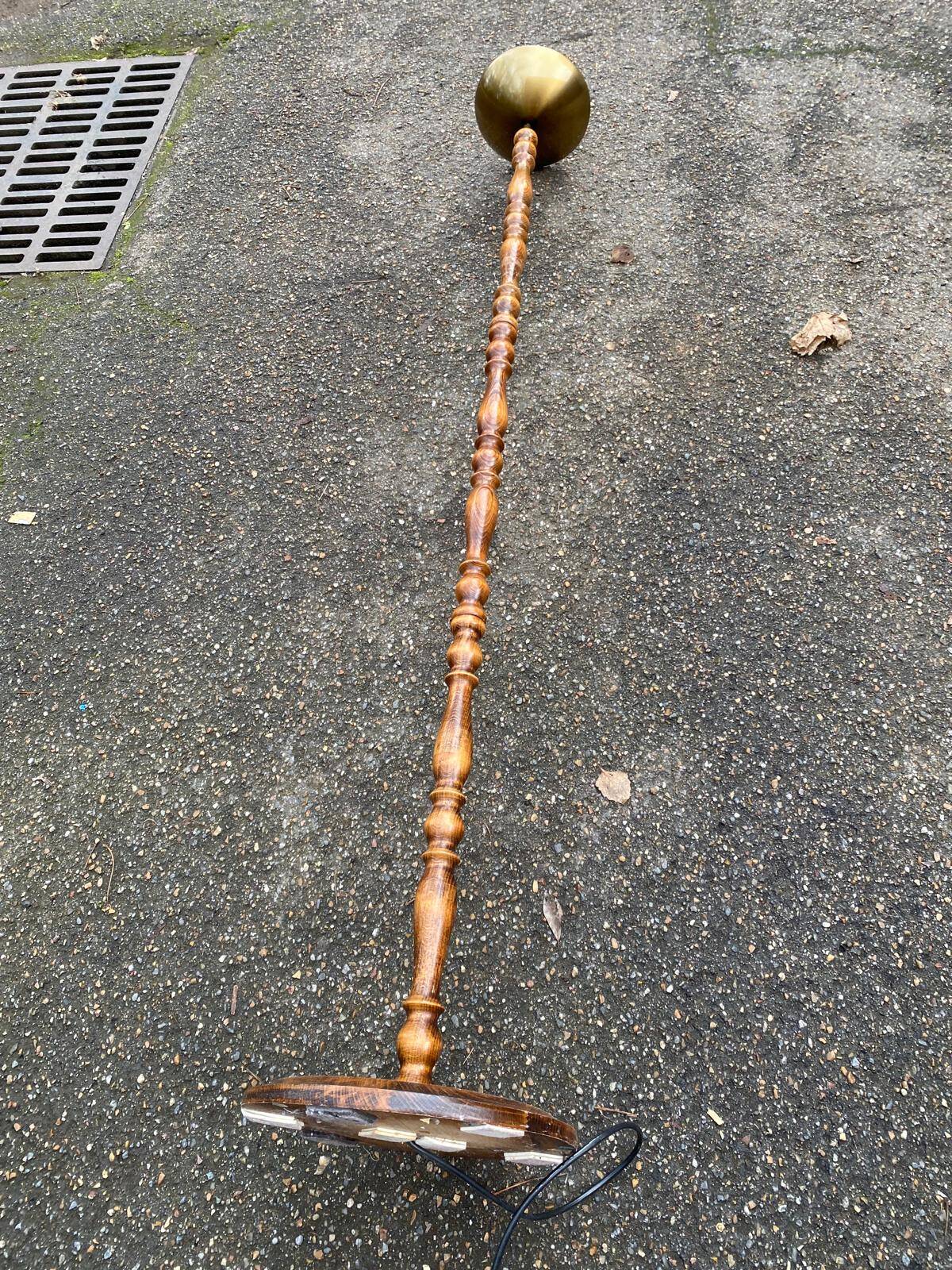Lampadaire vintage France en bois massif sculpté