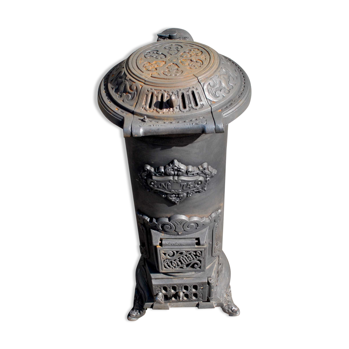 Poêle décoratif ancien en fonte noir Germare charbon bois