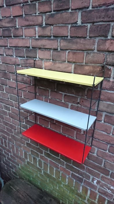 Tomado shelf with 3 trays