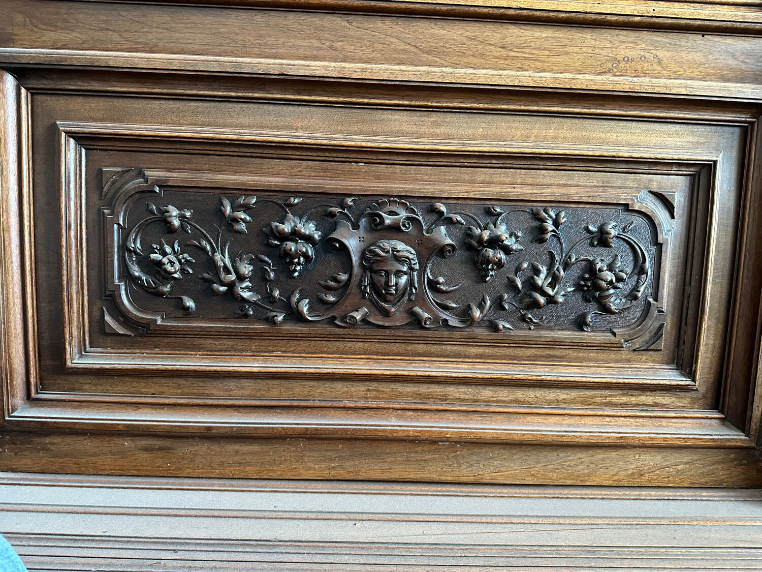 Large antique display cabinet – Henri II style – Late 19th century