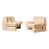 Nicoletti  — Paire de fauteuils lounge « Ambassador » en cuir crème