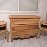 Chest of drawers and bedside table lot
