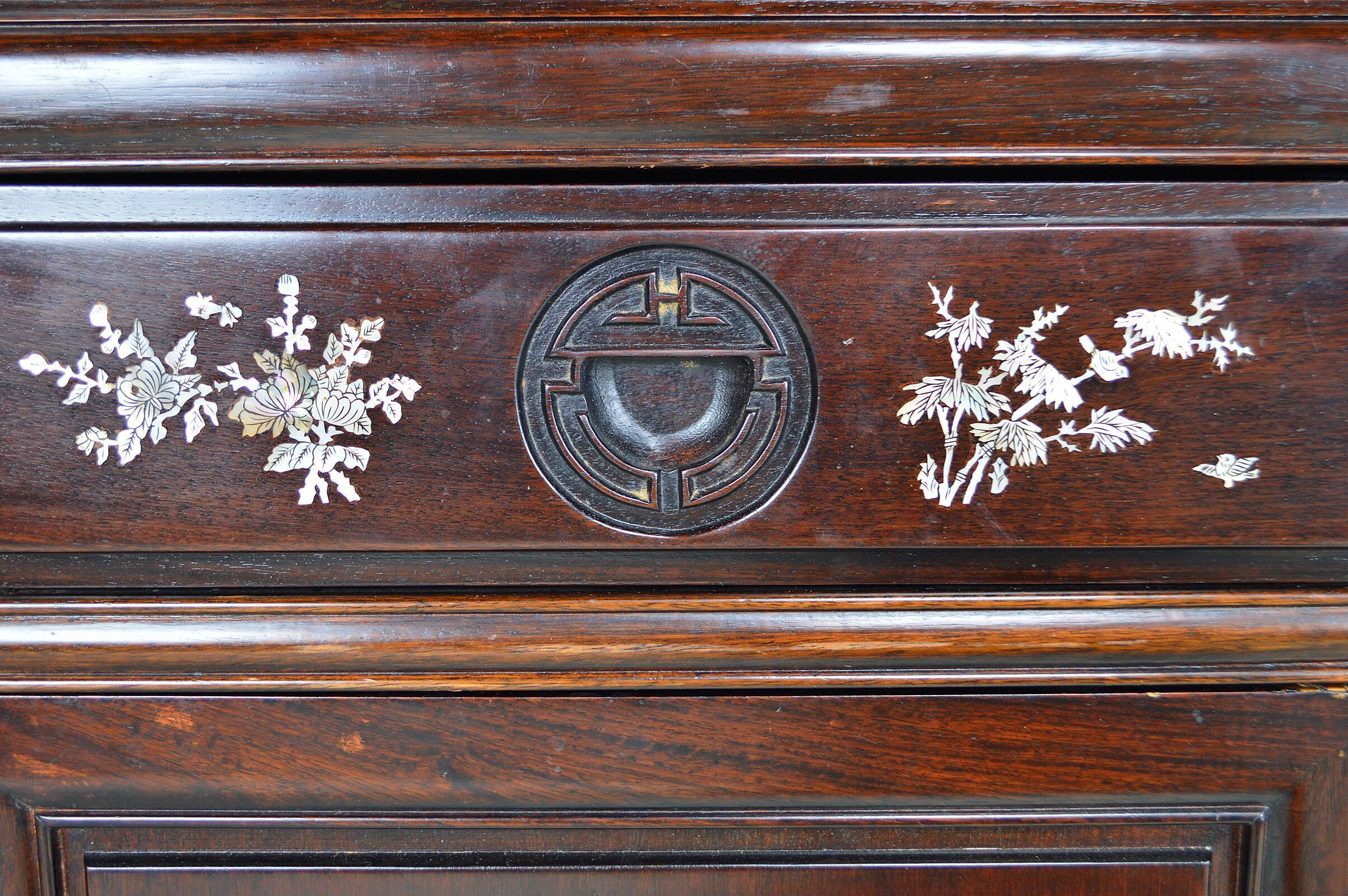 Enfilade en bois marqueté de nacre, asie, milieu xxe