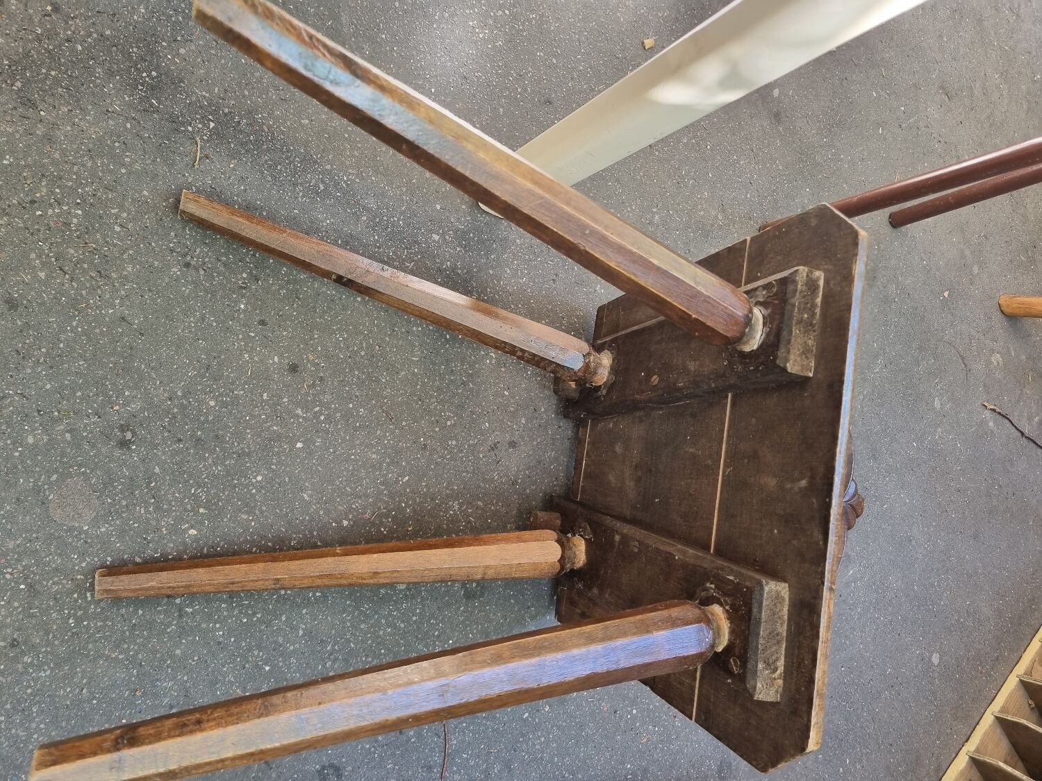 Chaise en bois sculpté