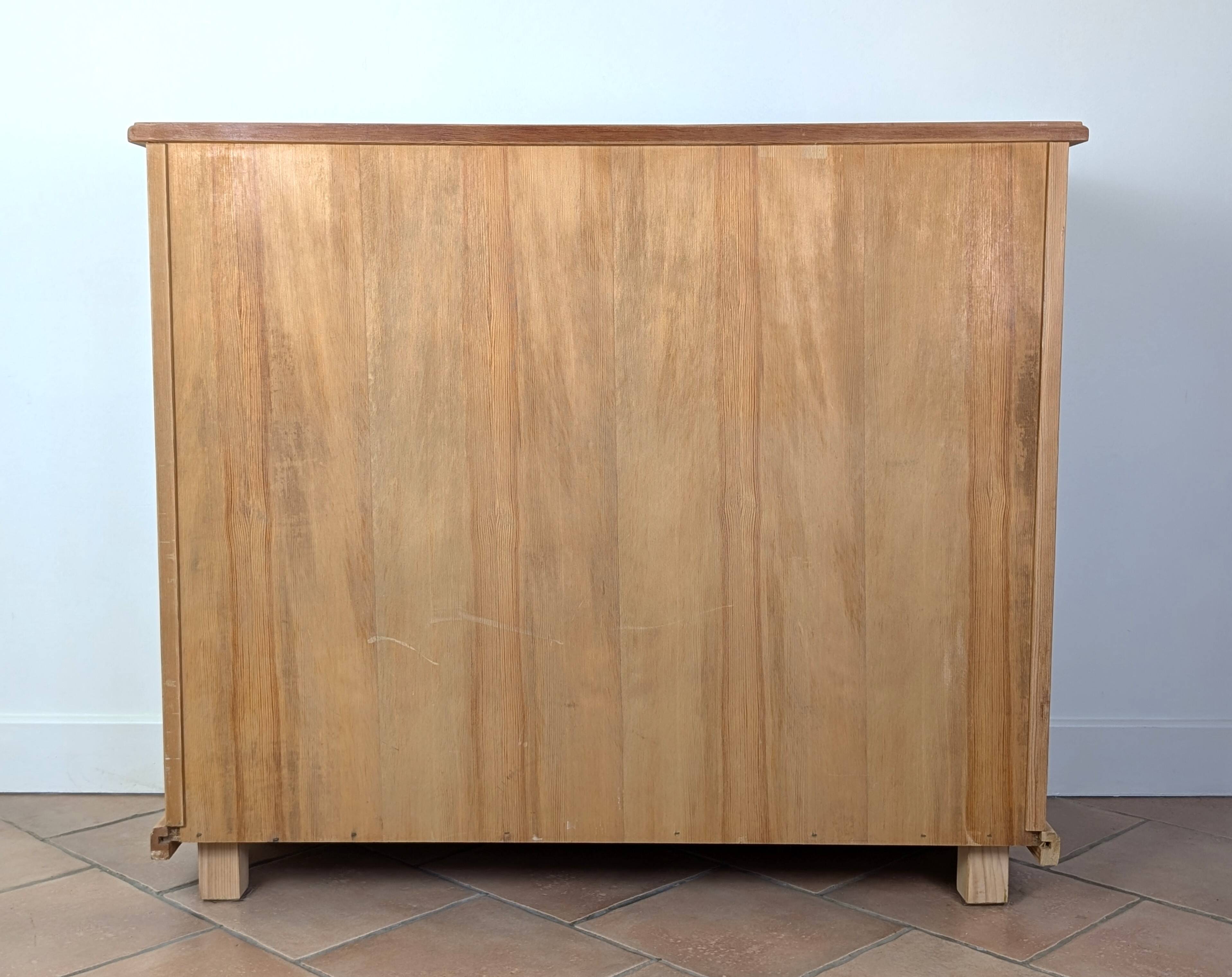 Pine chest of drawers