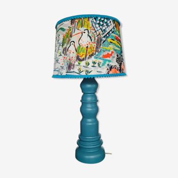 Lampe à poser pied réalisé par ébéniste bois couleur bleu canard abbat jour tissus créateur