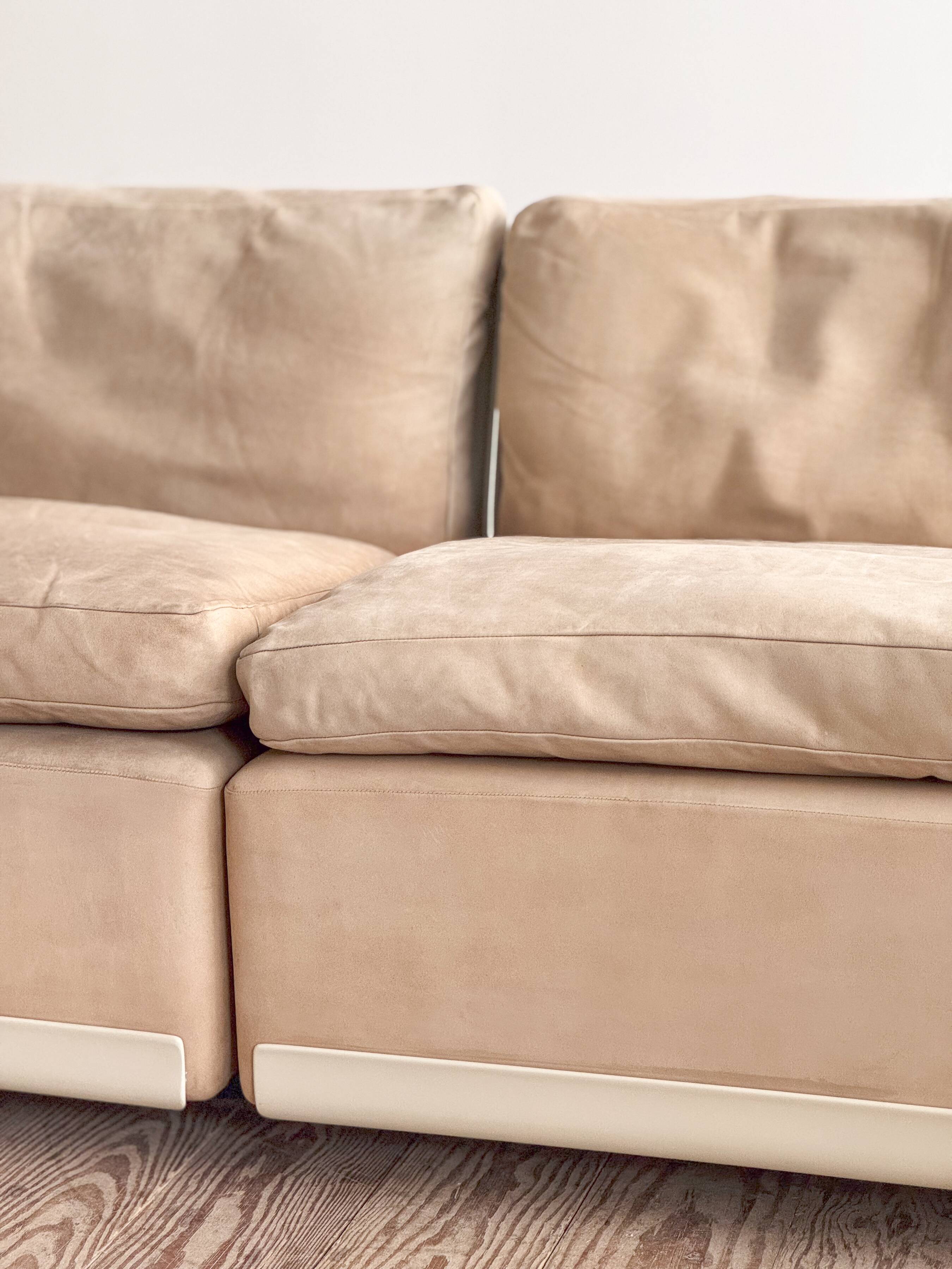 Canapé design 620 en suédine beige par Dieter Rams pour Vitsœ – Mid-Century