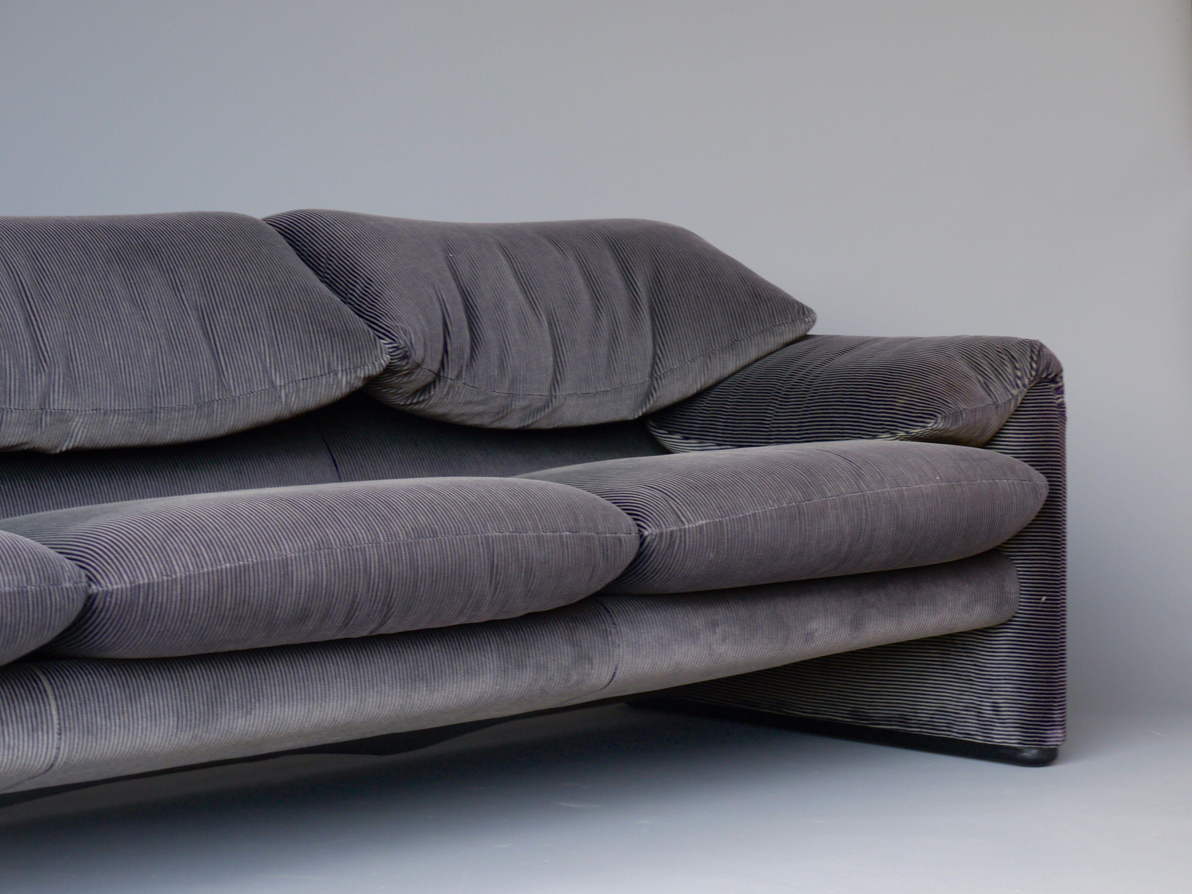 3-seater model Maralunga sofa by Vico Magistretti, Cassina
